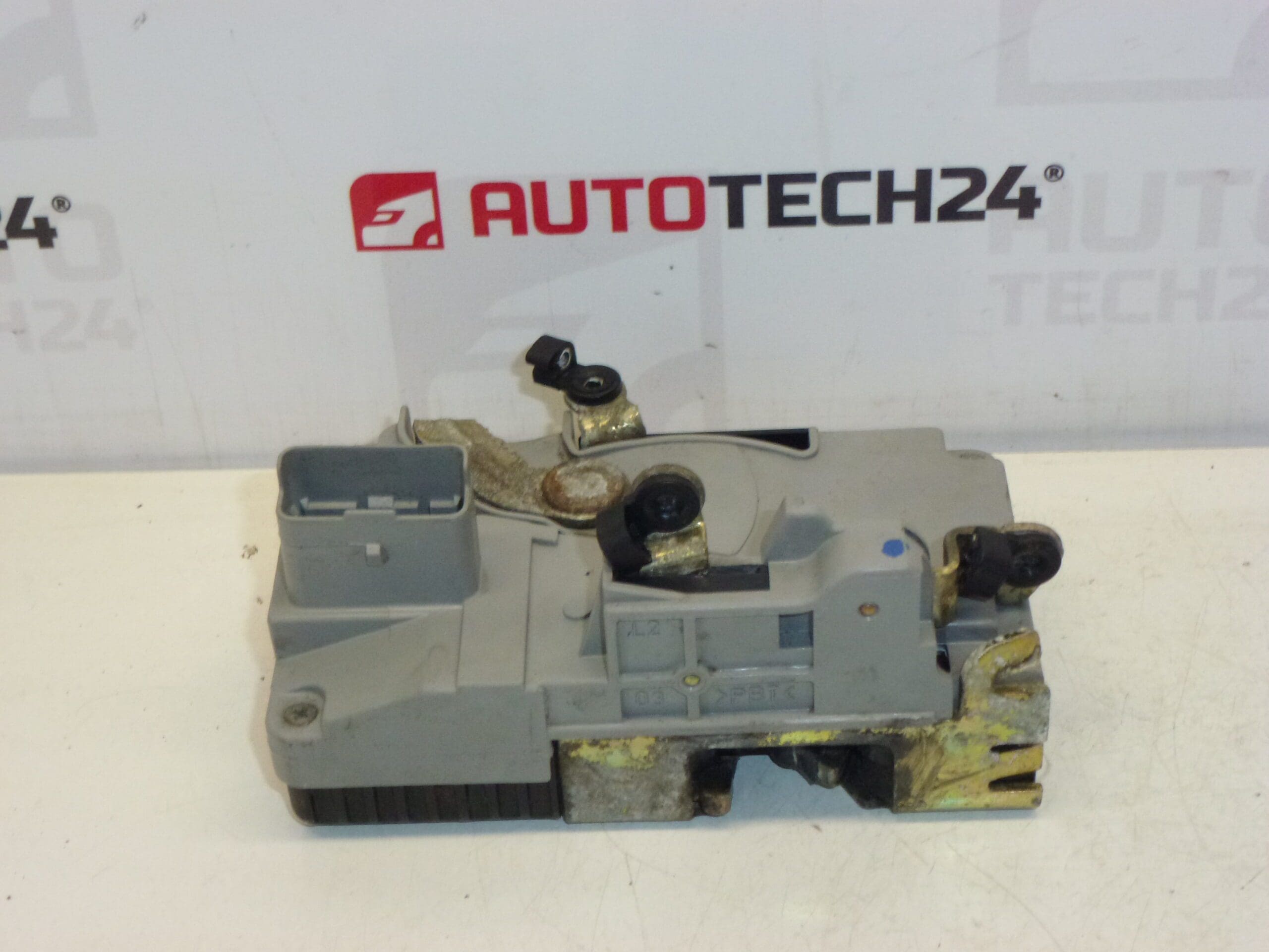 Zamek Lewych Przednich Drzwi Citroën Peugeot 9135H8 - obrazek 2