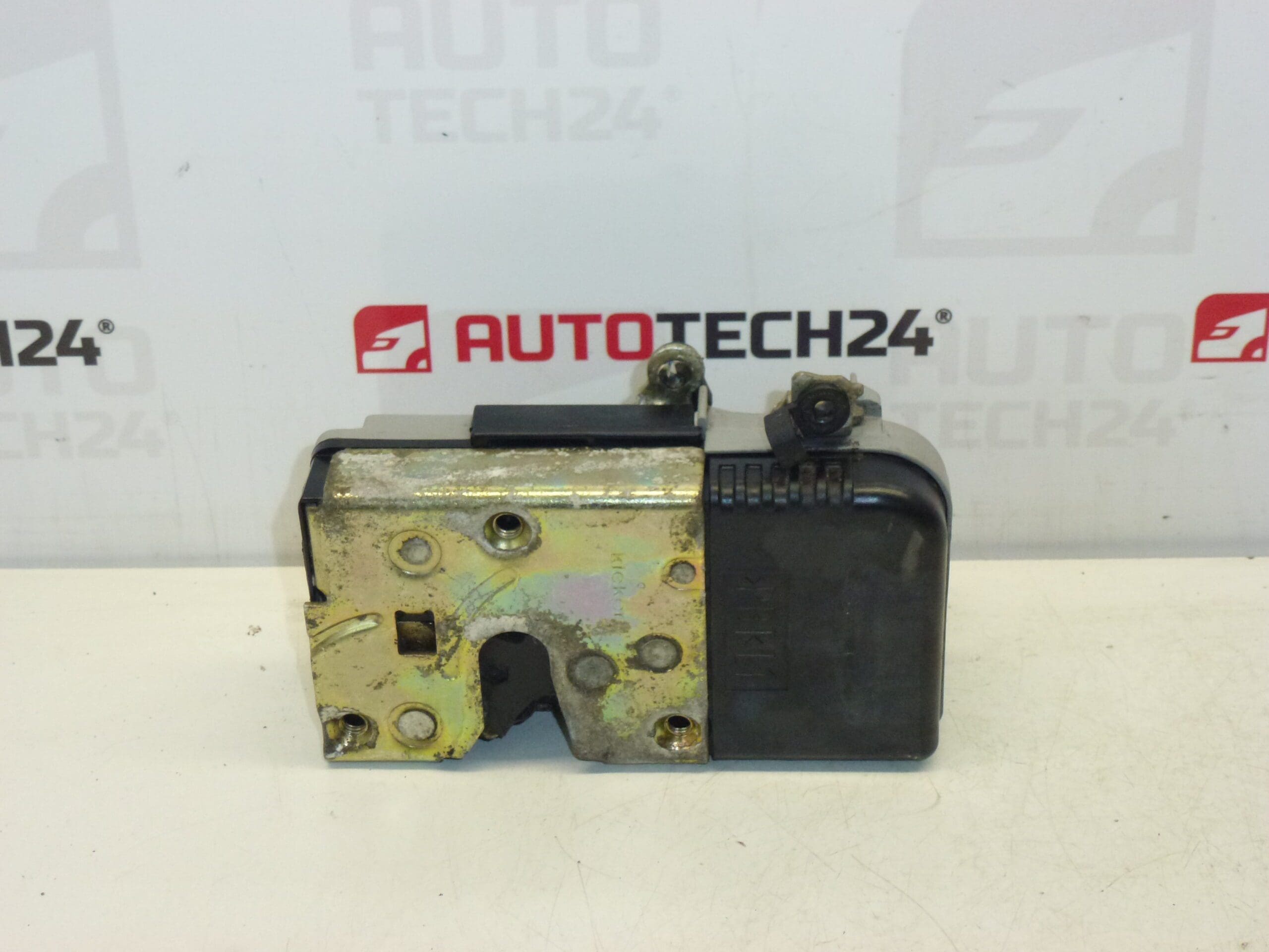 Zamek drzwi przednich lewych Citroën Peugeot 9135H8