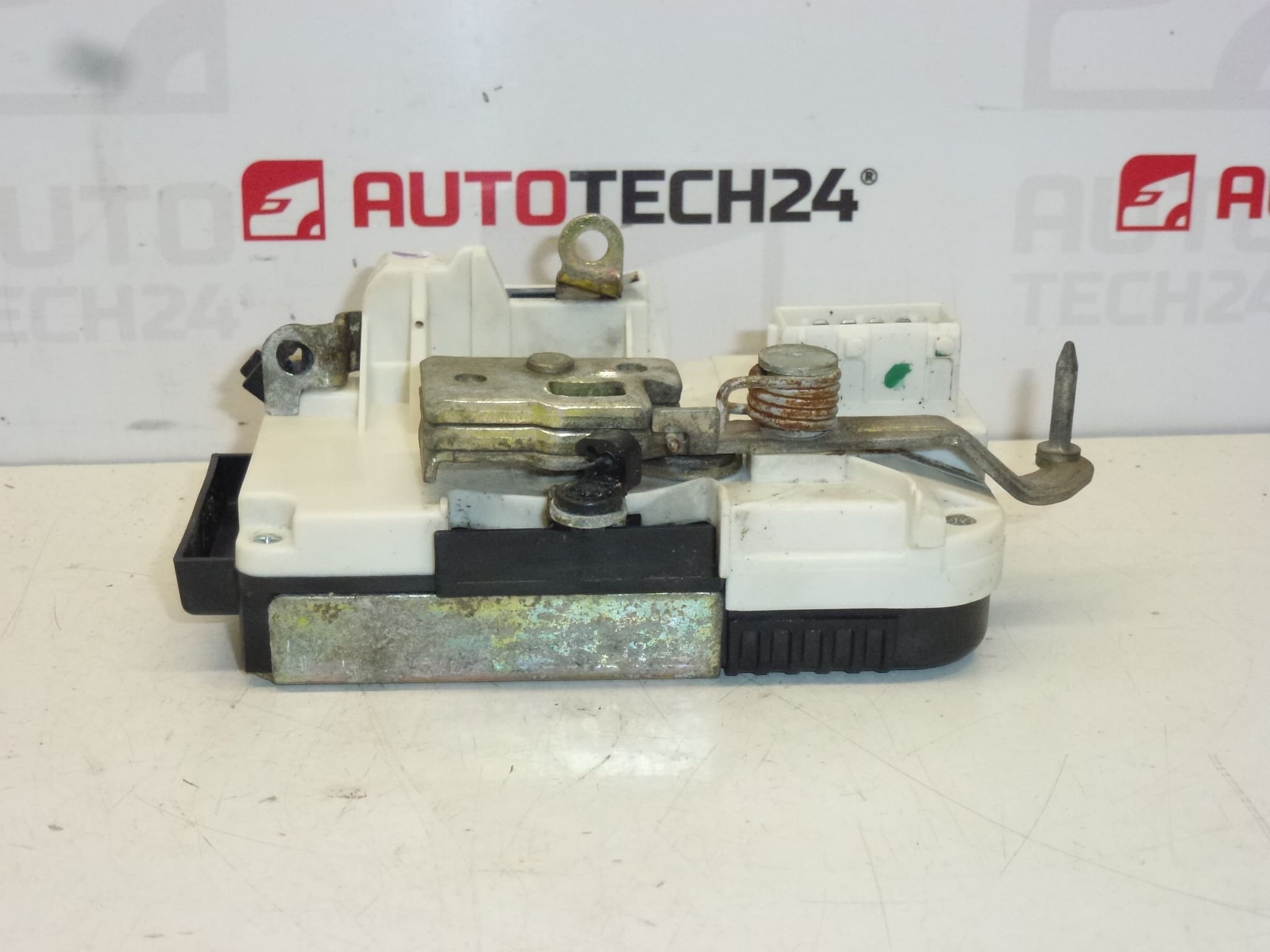 Zamek Lewych Przednich Drzwi Citroën Peugeot 9135L5 - obrazek 2