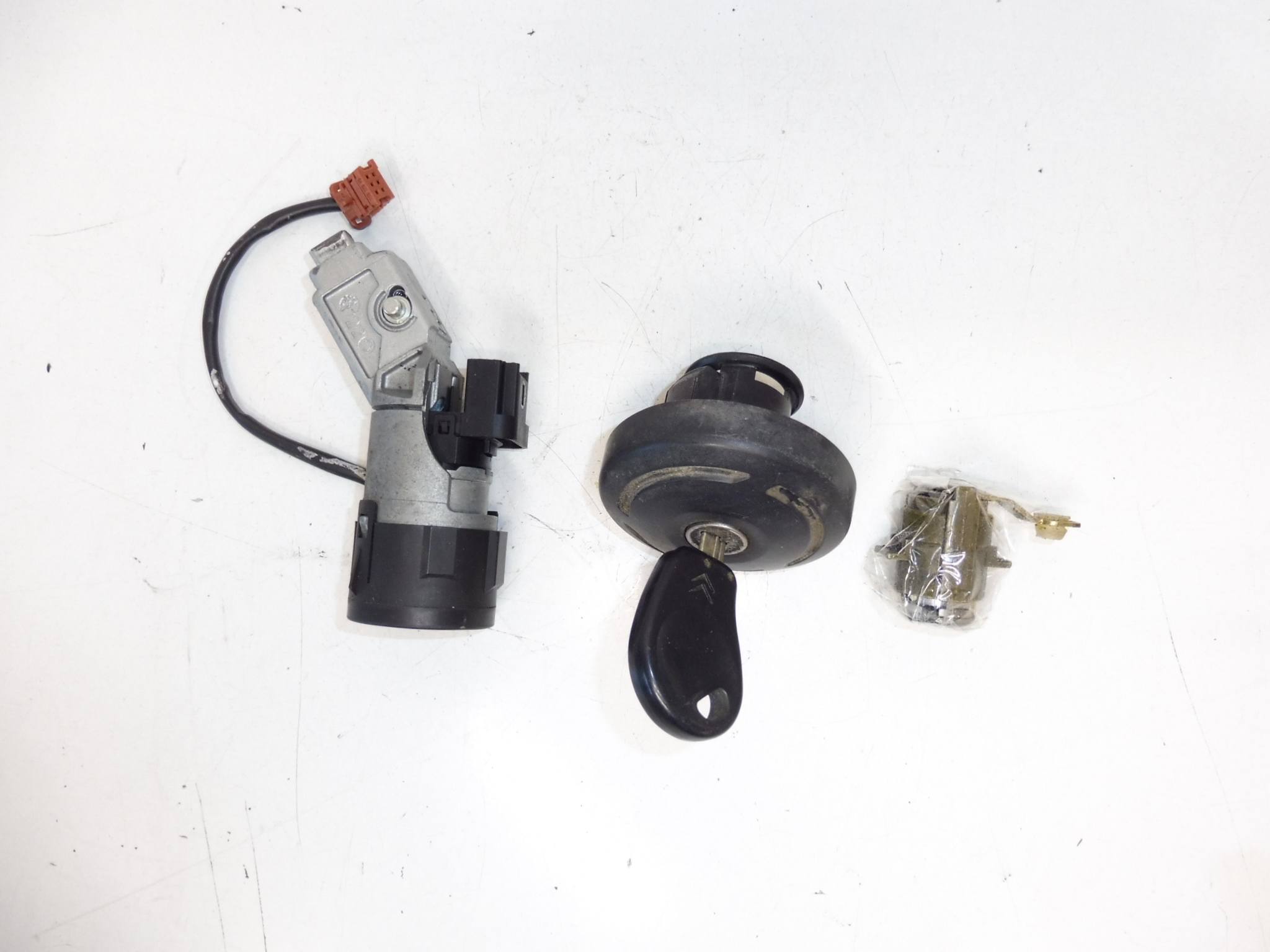 Zestaw zamków + 1 klucz Citroën C5 05-07 4162HE