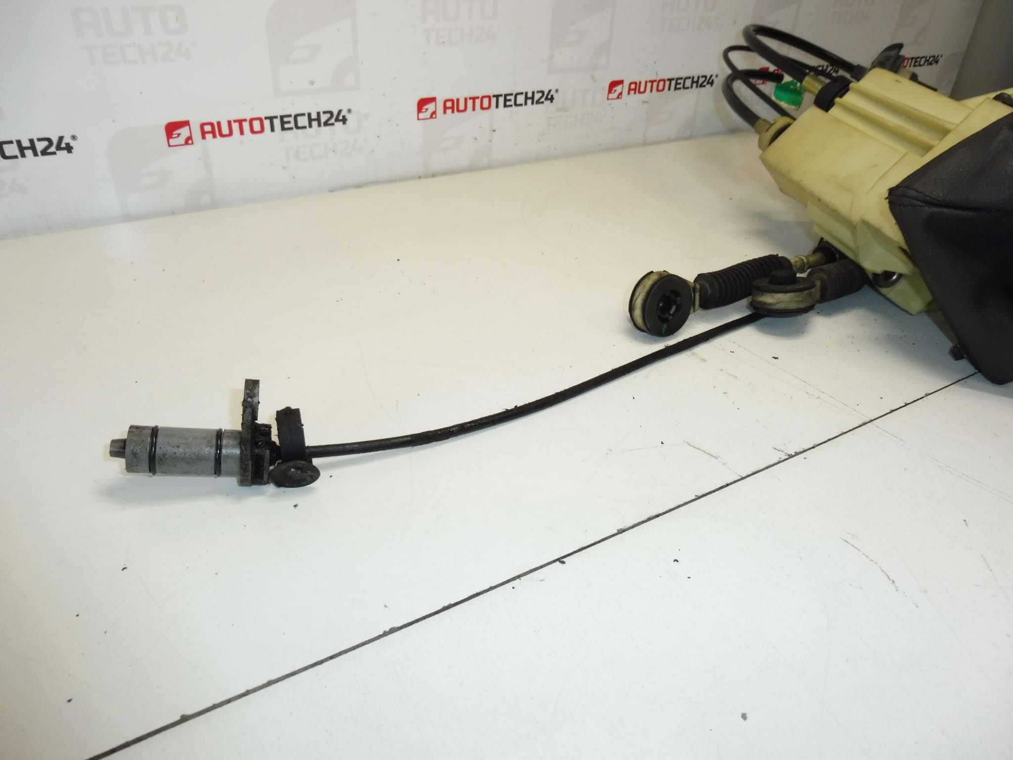 Przełącznik Dźwigni Zmiany Biegów 6 Biegów Citroën Peugeot 2400P7 2444X8 241059 - obrazek 2