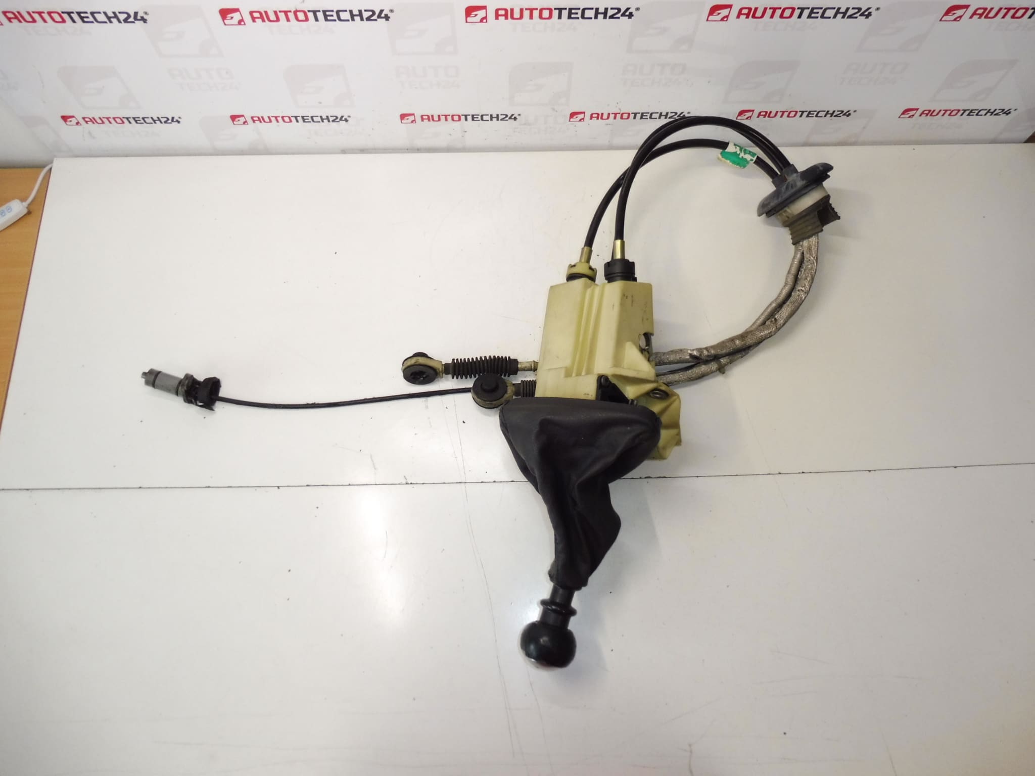 Tło i przesunięcie 6 prędkości Citroën Peugeot 2400P7 2444X8 241059