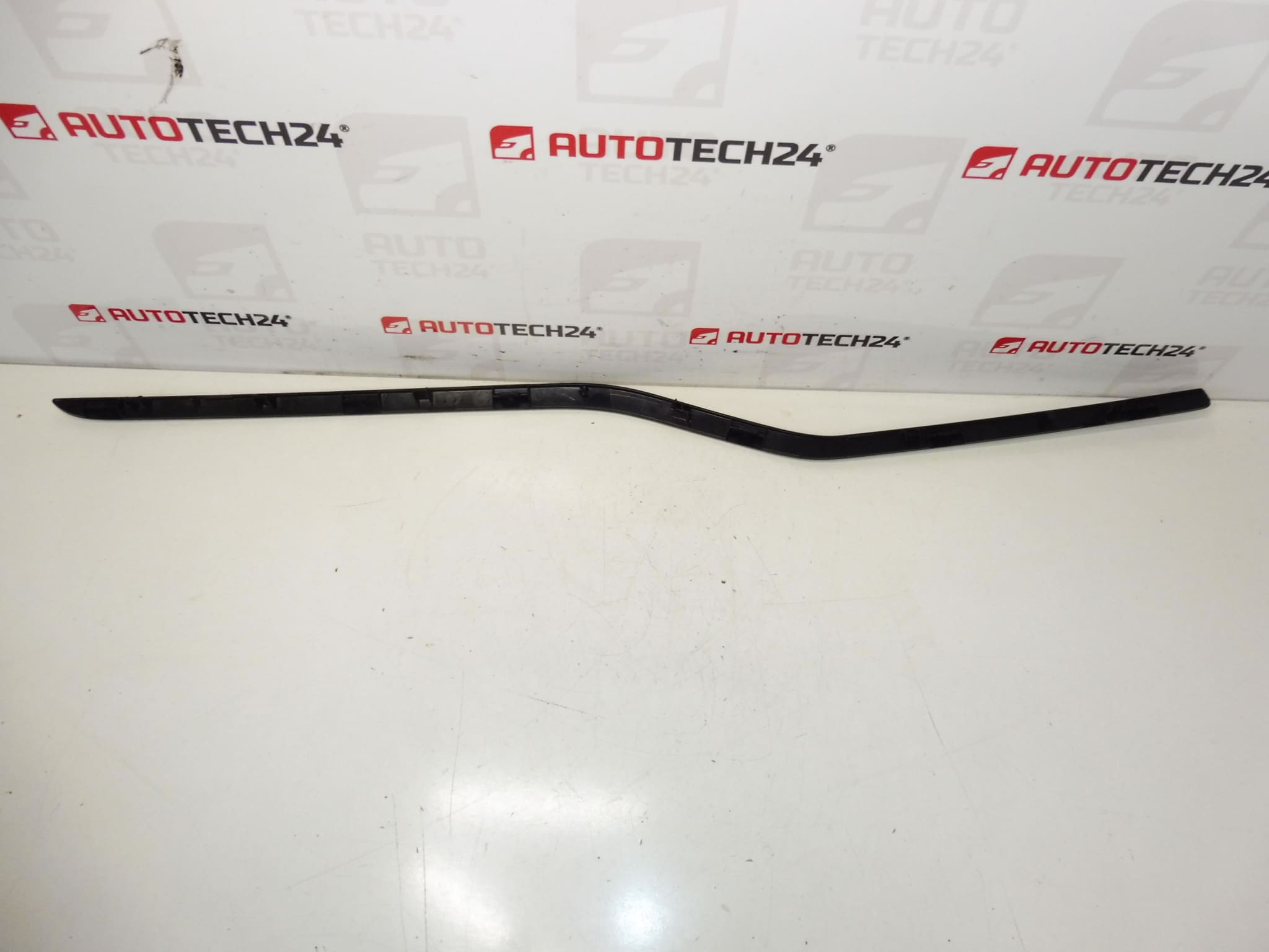 Ozdobna listwa deski rozdzielczej Citroën C5 X7 9682315877 8231S3 - obrazek 2