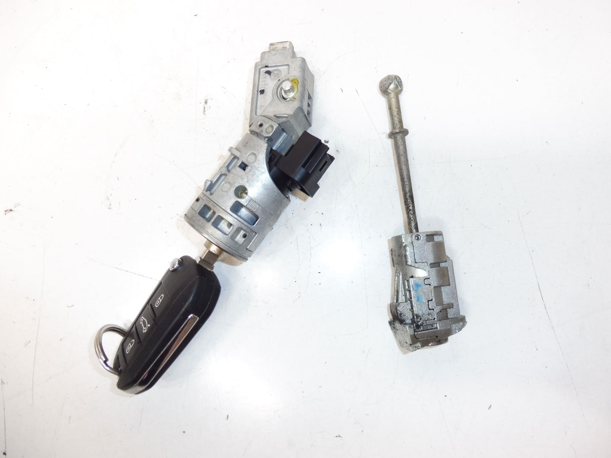 1 zdalny klucz Peugeot 301 9678792480 4162 WK