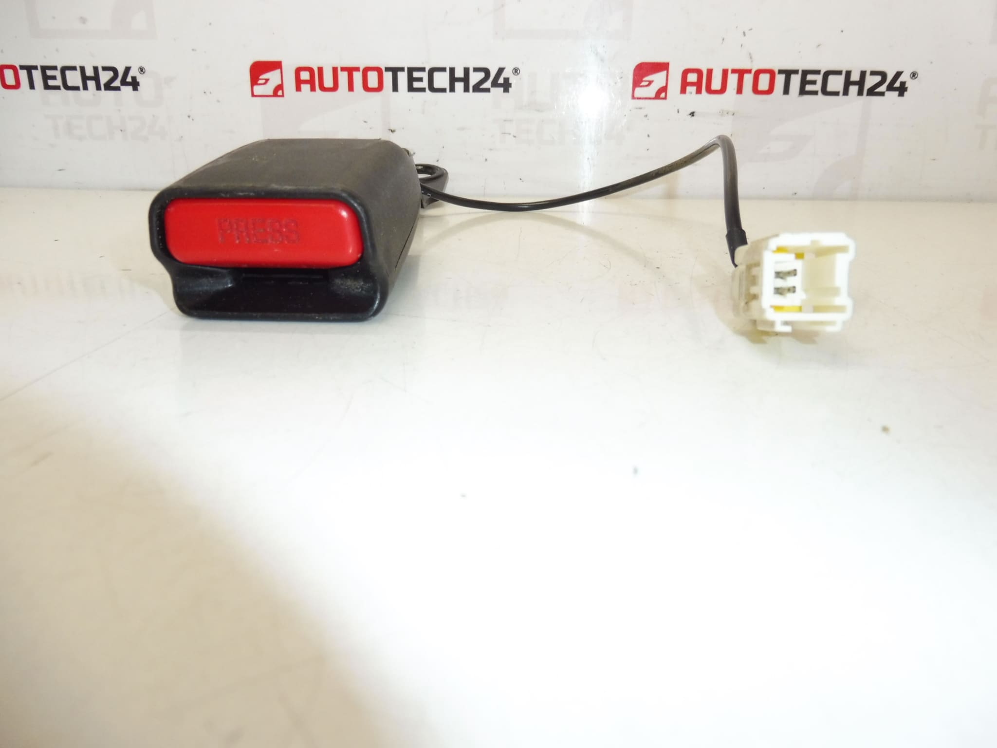 Uchwyt zamka pasa bezpieczeństwa Citroën C4 Picasso 8975Q2 - obrazek 2