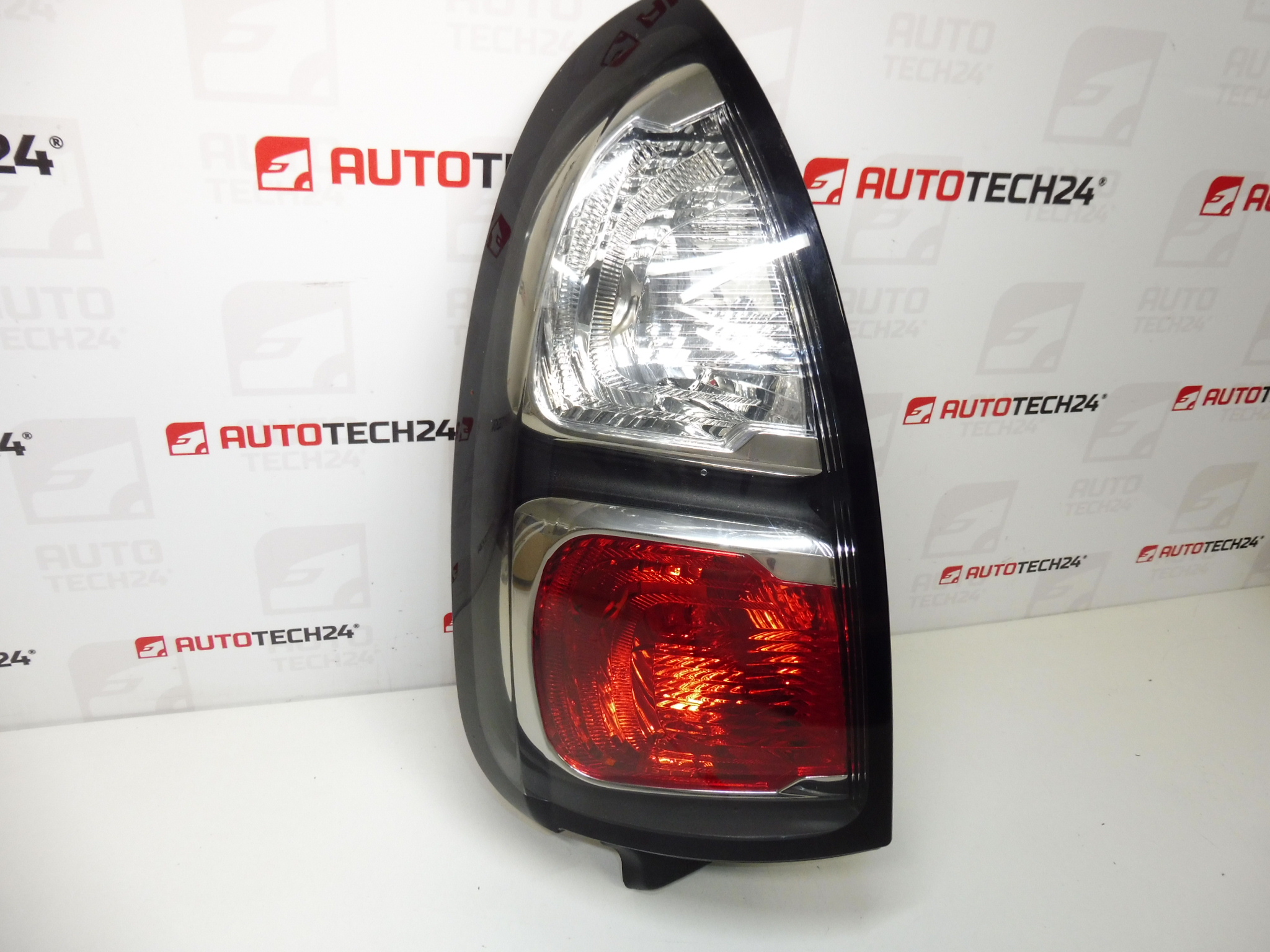 Lampa tylna lewa Citroën C3 Picasso 89089252 6350GL
