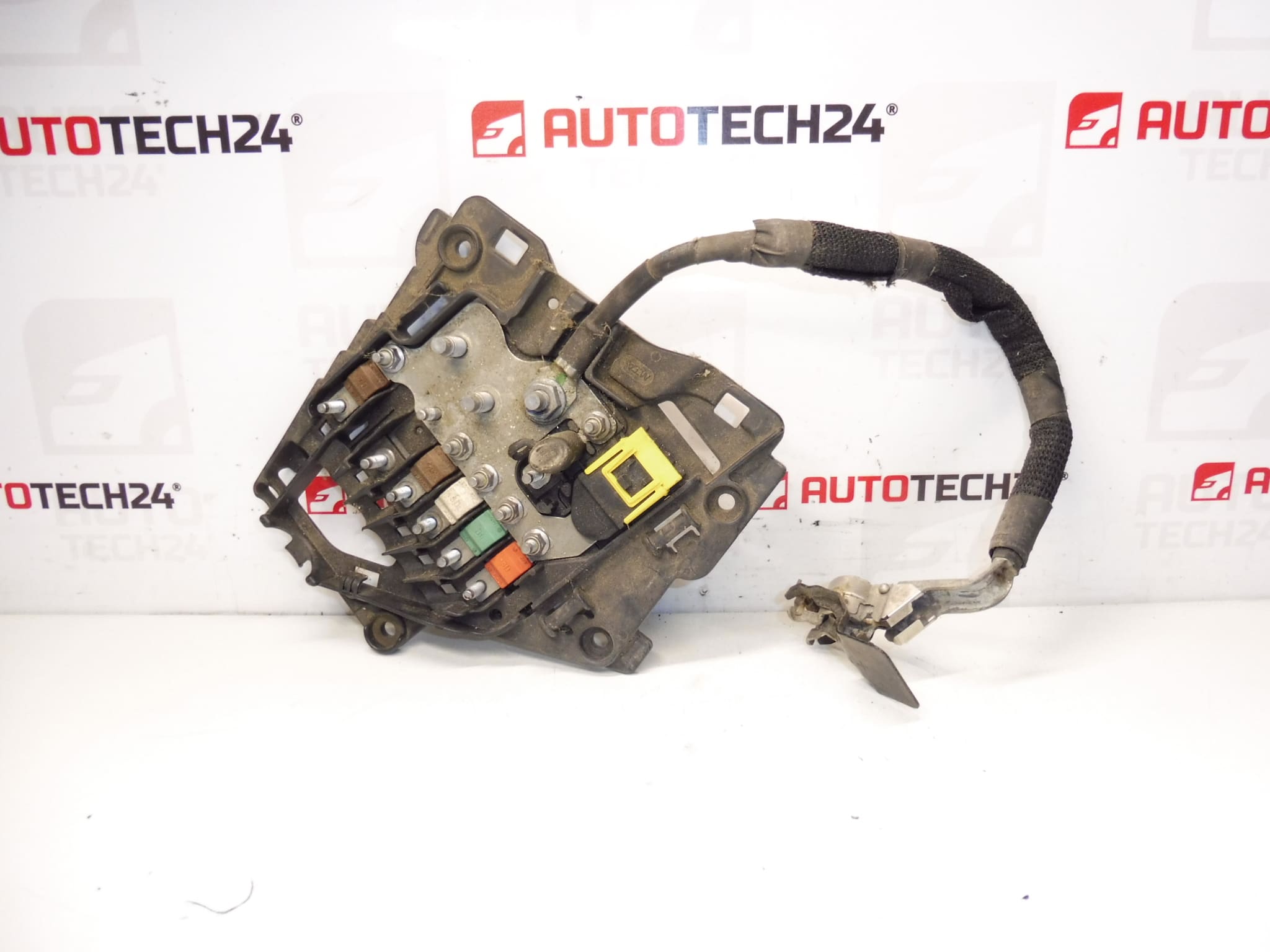 Citroën Peugeot 9675123880 Moduł bezpiecznika