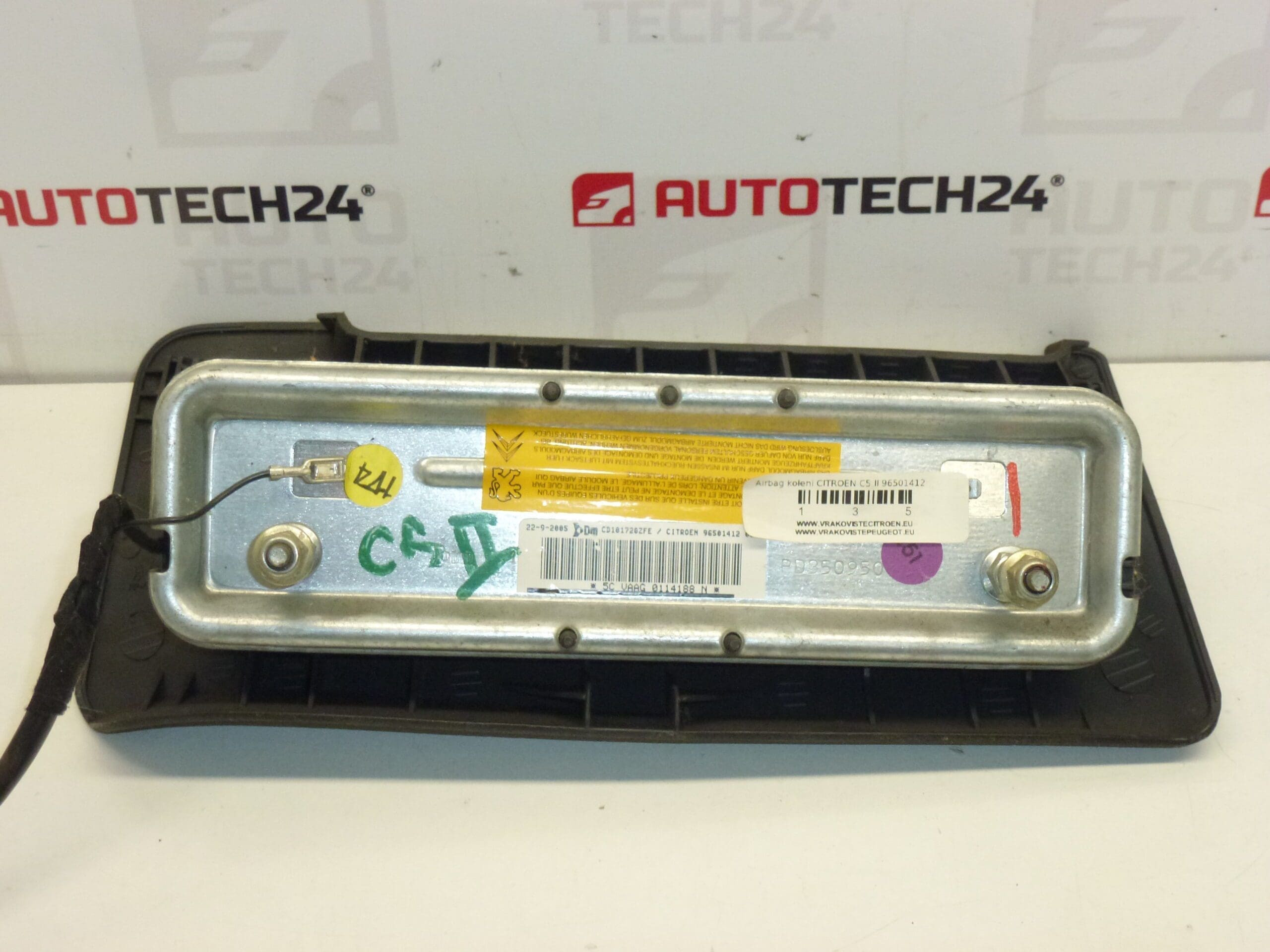 Poduszka powietrzna kolanowa ciemnoszara Citroën C5 96501412 8216EP - obrazek 2