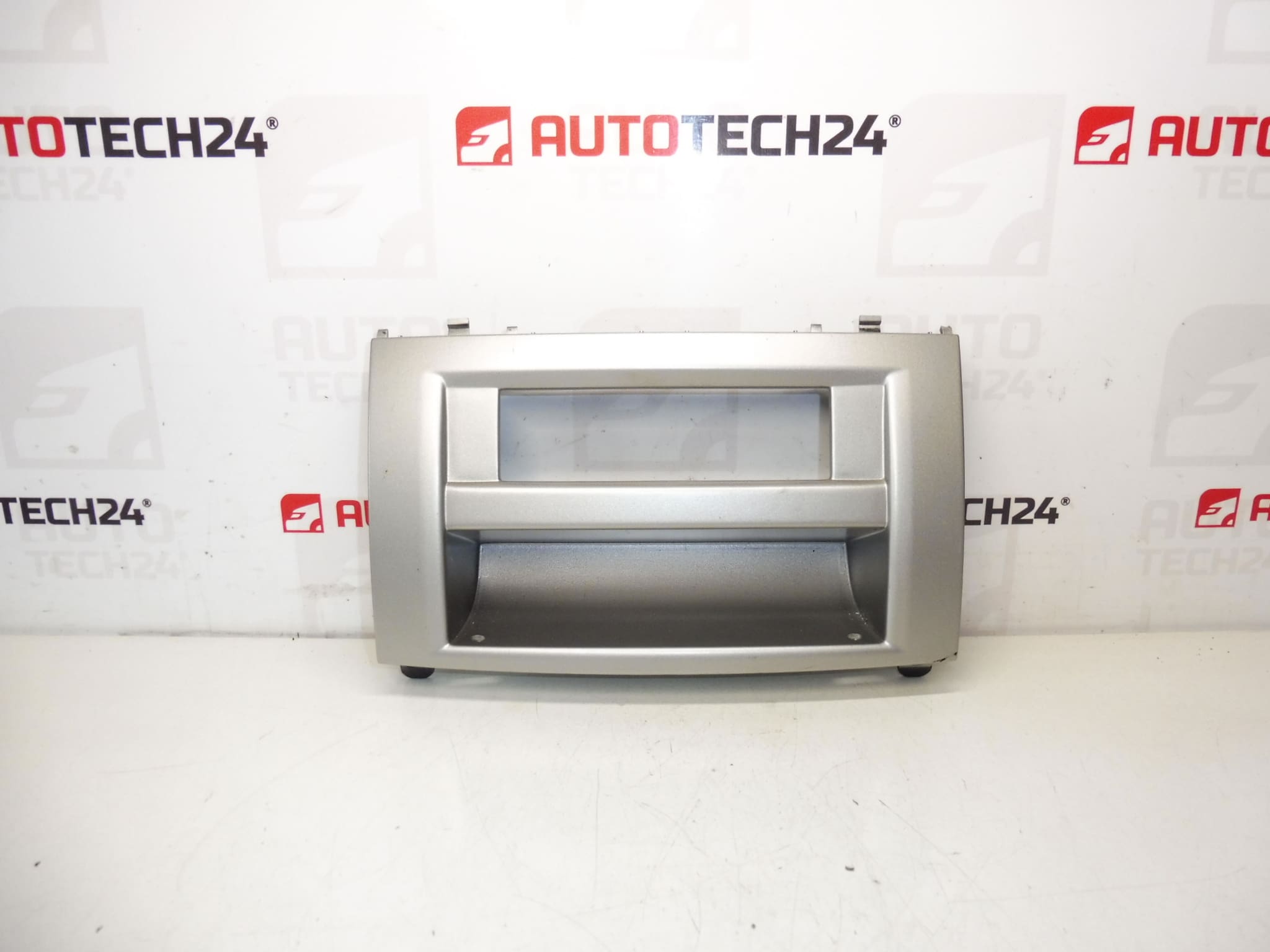 Ramka wyświetlacza radia Peugeot 407 9657788777