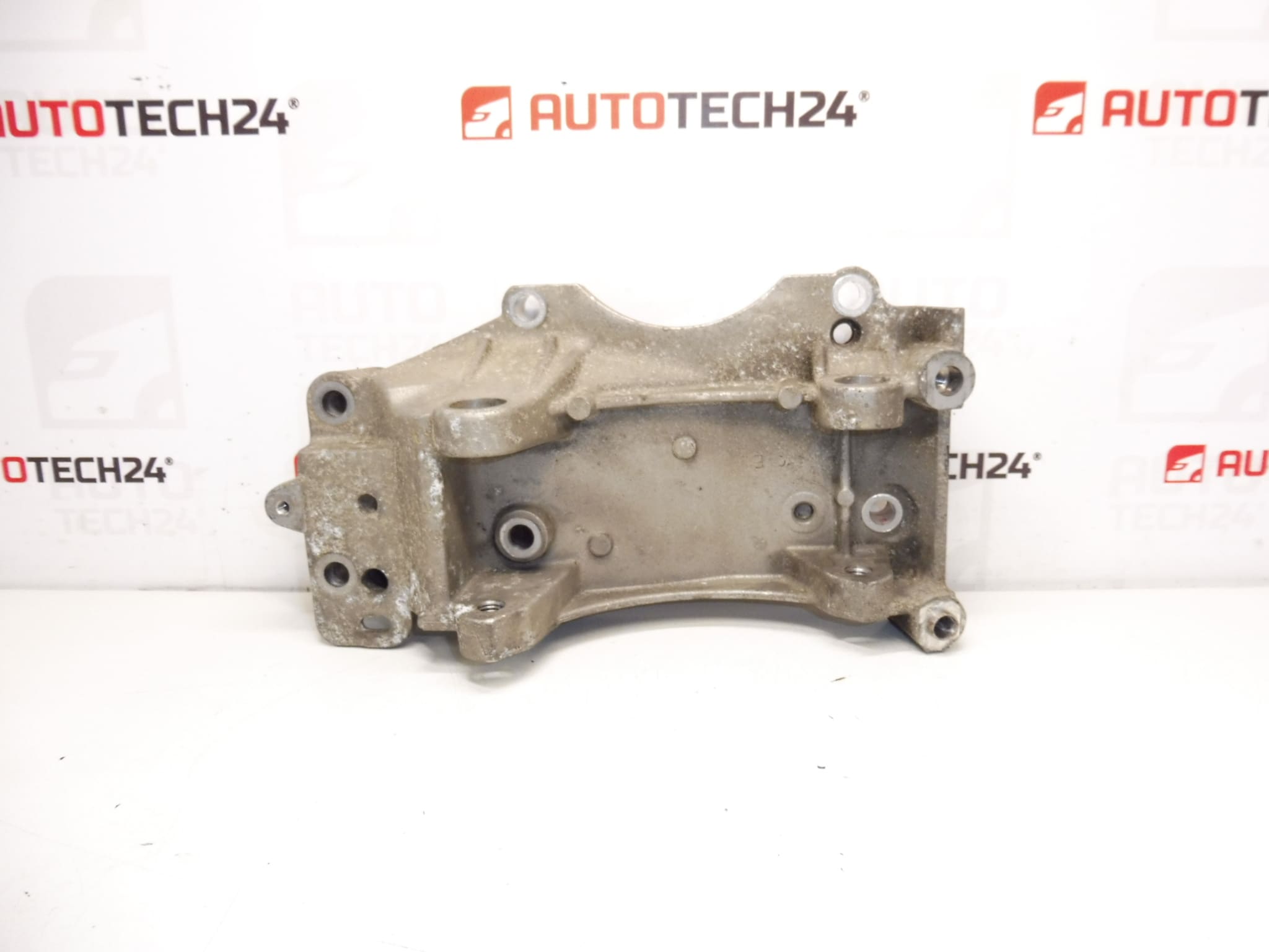 Uchwyt alternatora 1.8 16V 2