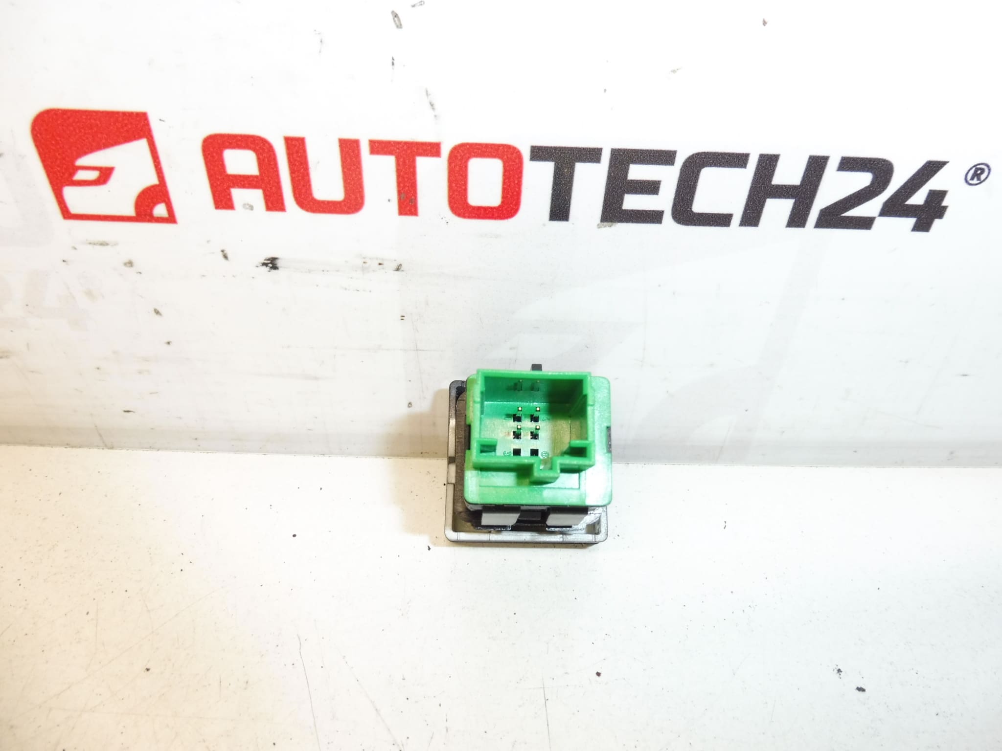Central Lock Switch Citroën Peugeot 96582880XT 6490E1 - obrazek 2