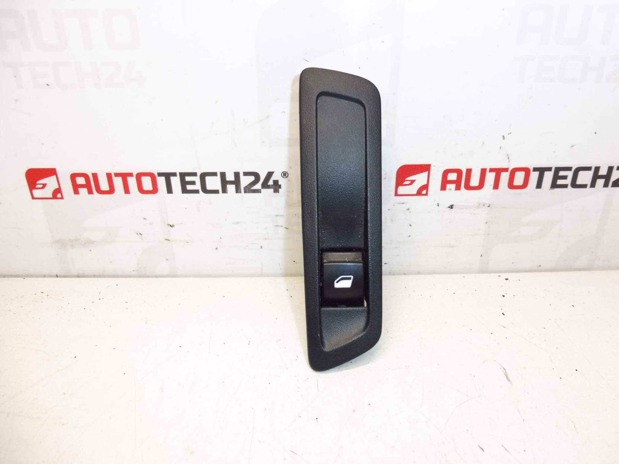 Lewy sterownik okna Citroen C-Elysée Peugeot 301 9674873977