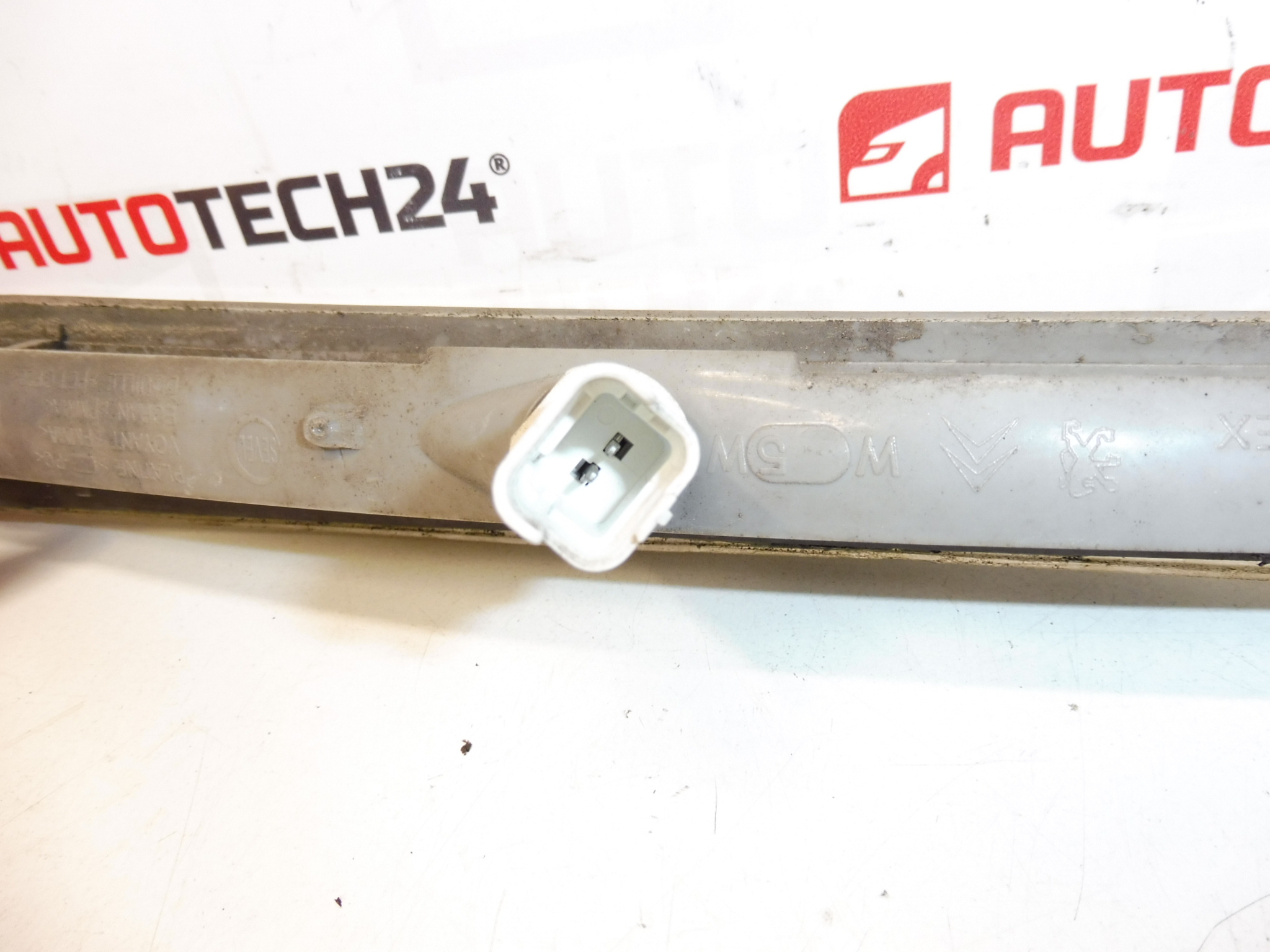 Właściwy reflektor Peugeot 807 630397