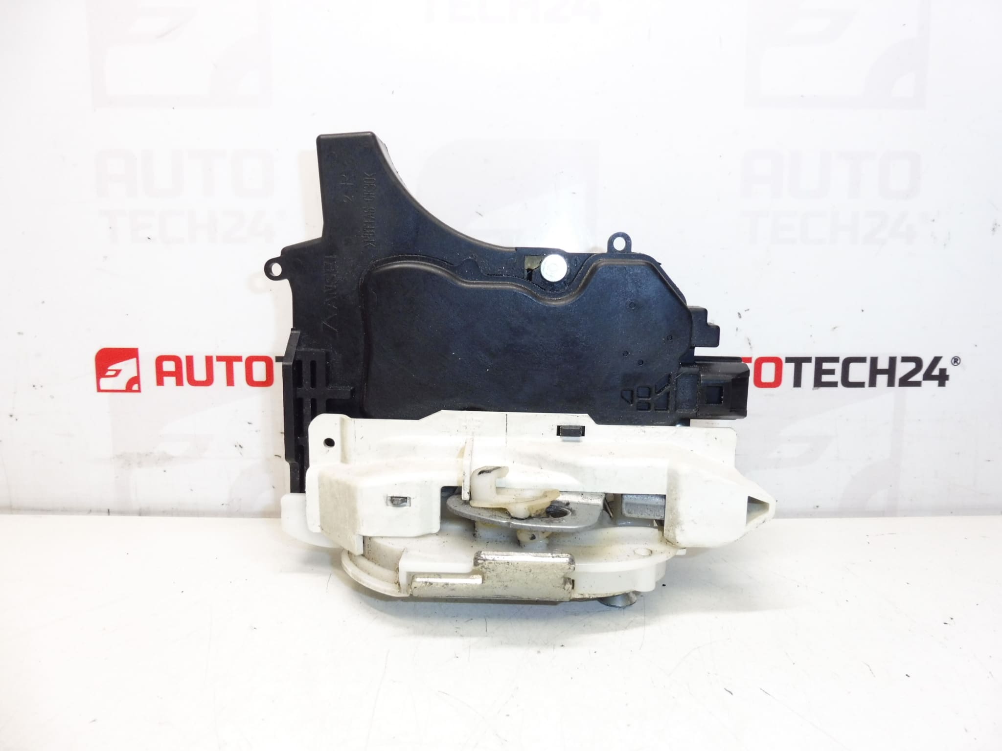 Citroën C-Crosser Peugeot 4007 9136CQ prawe drzwi wejściowe