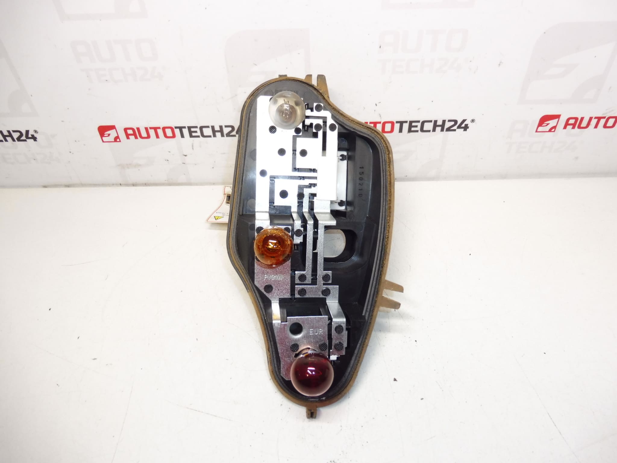 Lewa tylna lampa Fender Citroën C3 II 6350KQ
