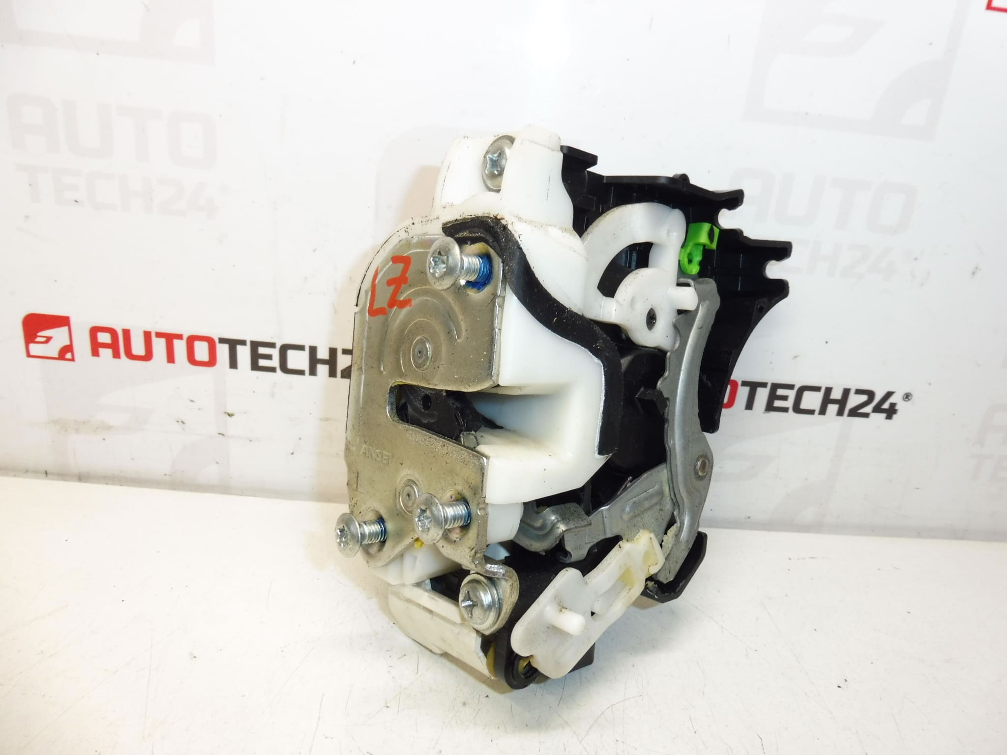 Lewy zamek tylnych drzwi Citroën C-Crosser / Peugeot 4007 9137N0 - obrazek 2