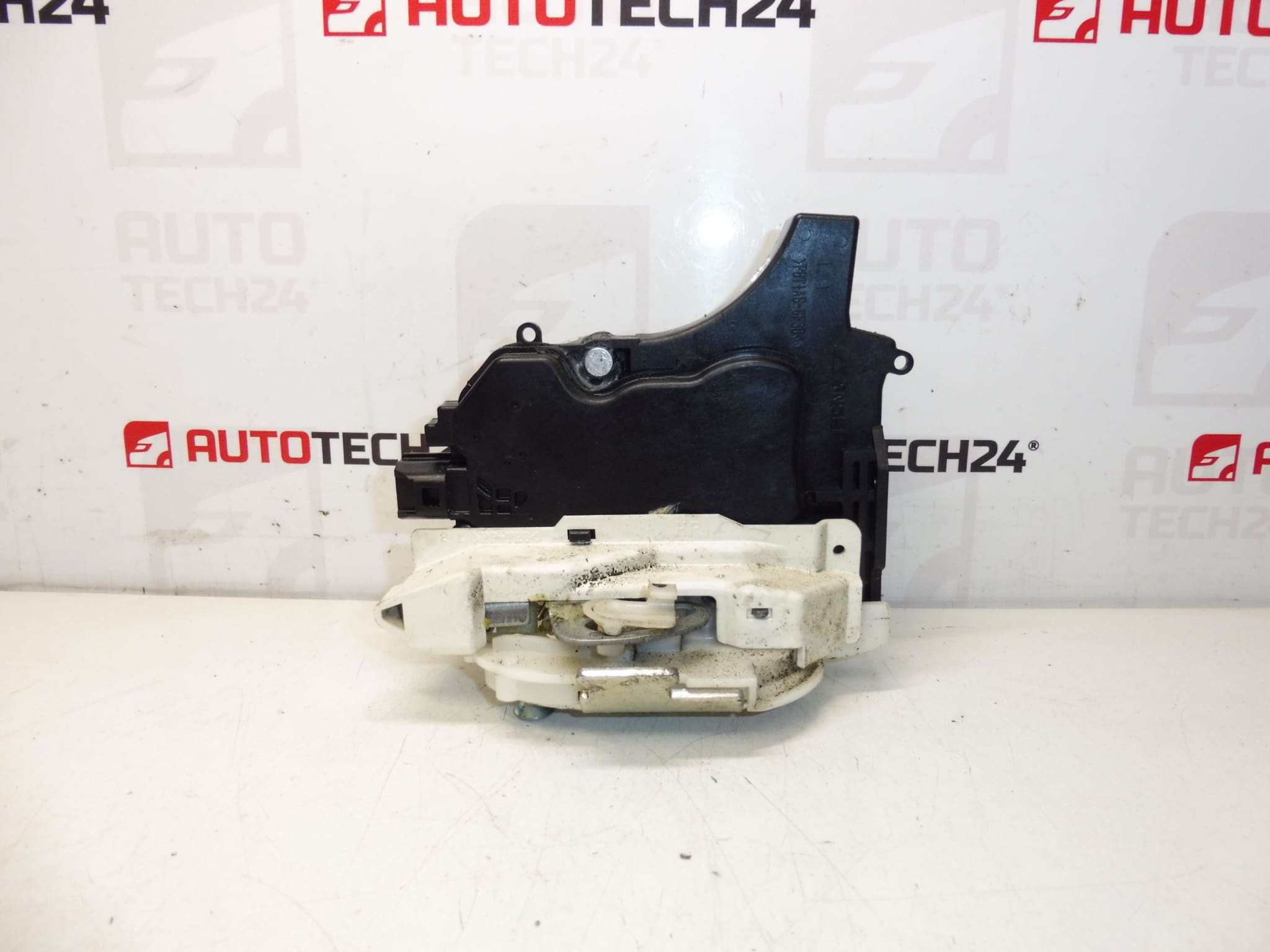 Lewy blokada tylnych drzwi Citroën C-Crosser Peugeot 4007 9137N0