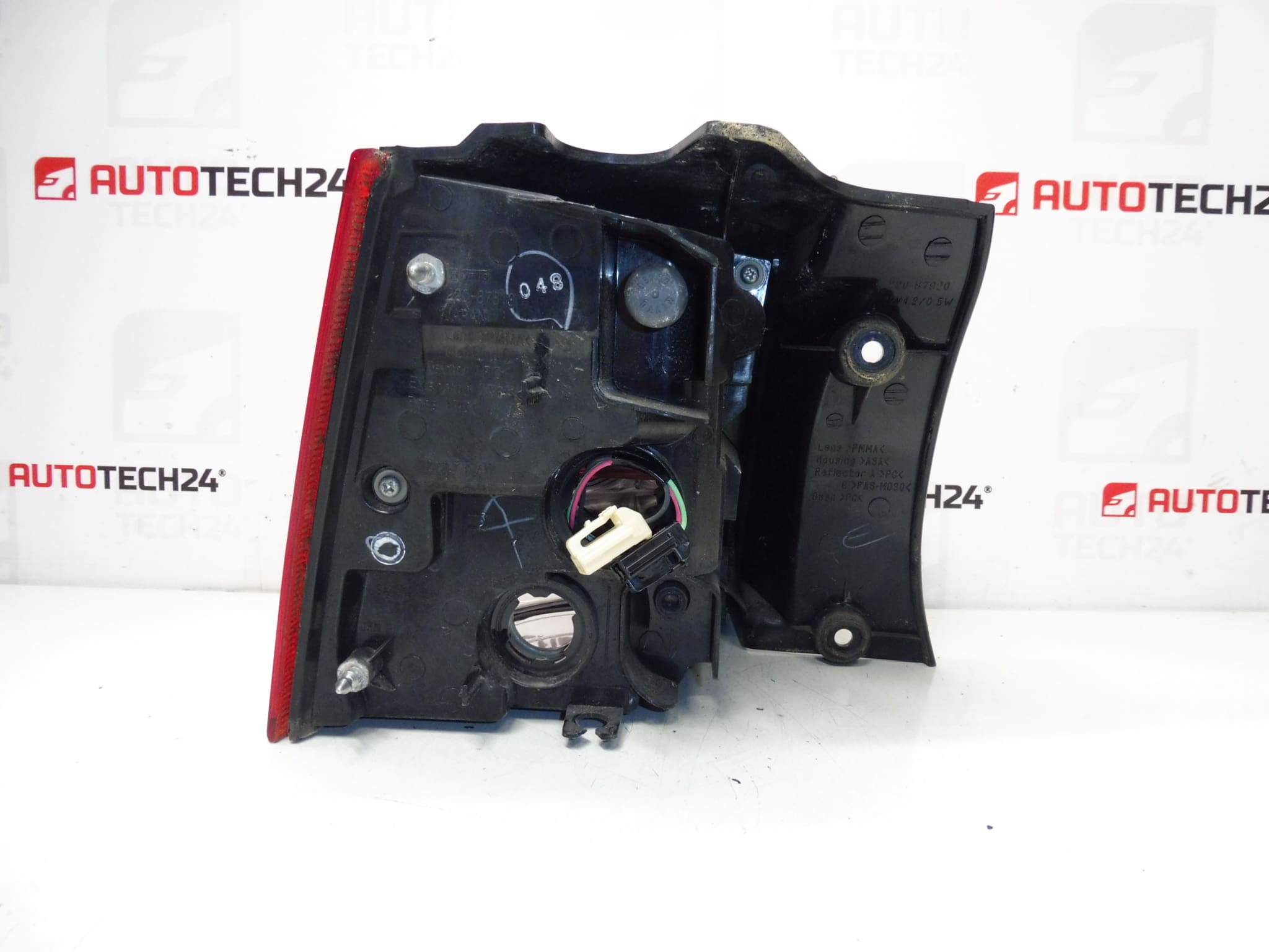 Prawa tylna lampa i błotnik Citroën C-Crosser 6350EG - obrazek 2