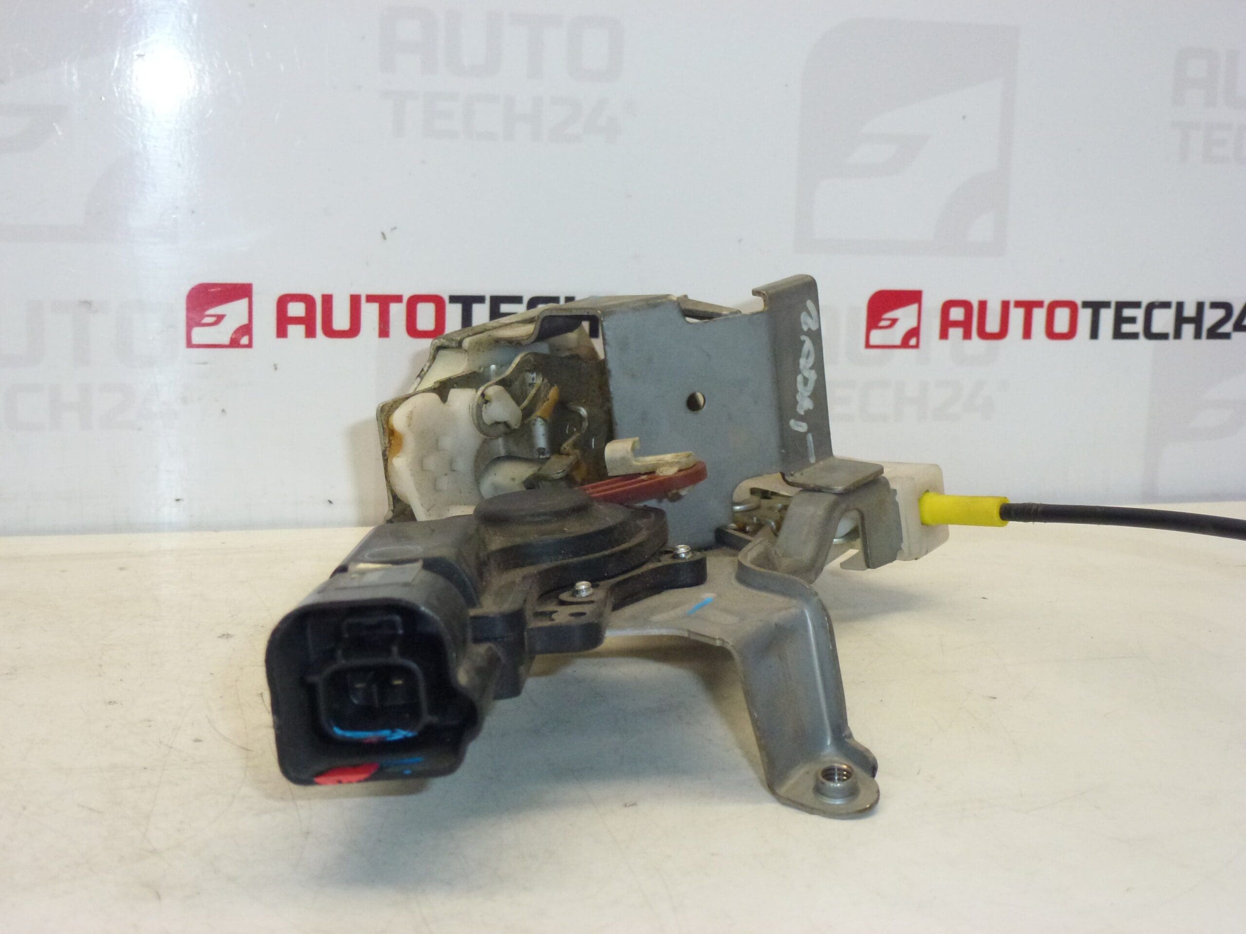 Zamek drzwi prawych tylnych Citroën C1 Peugeot 107 9138G7