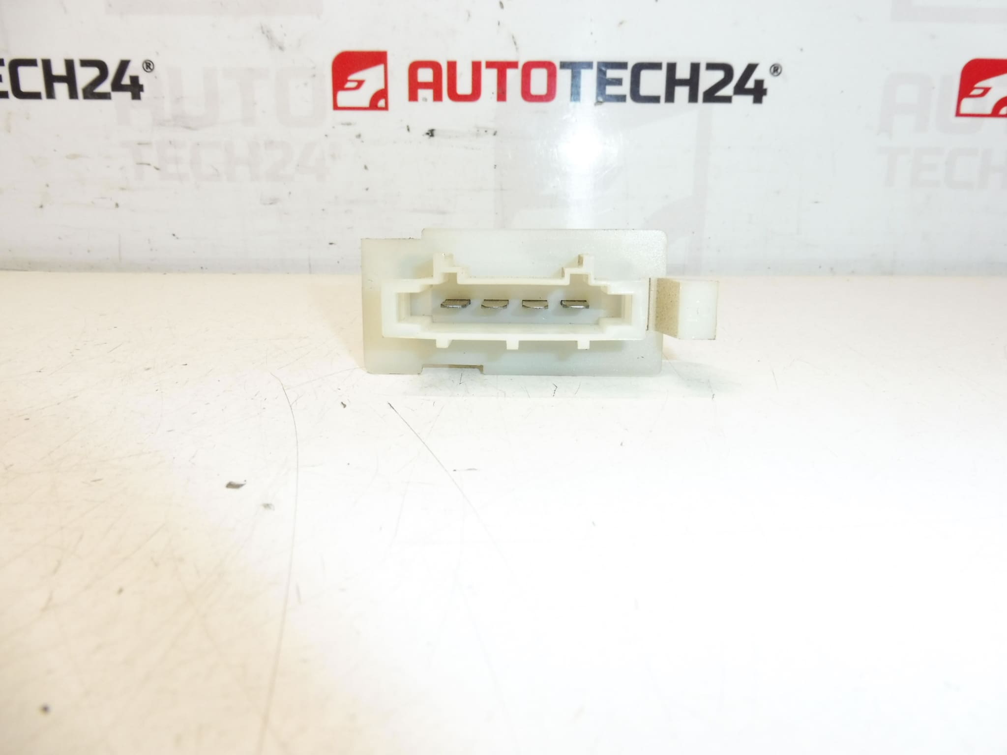 Citroën Peugeot 6450NV Kontroler fanów - obrazek 2