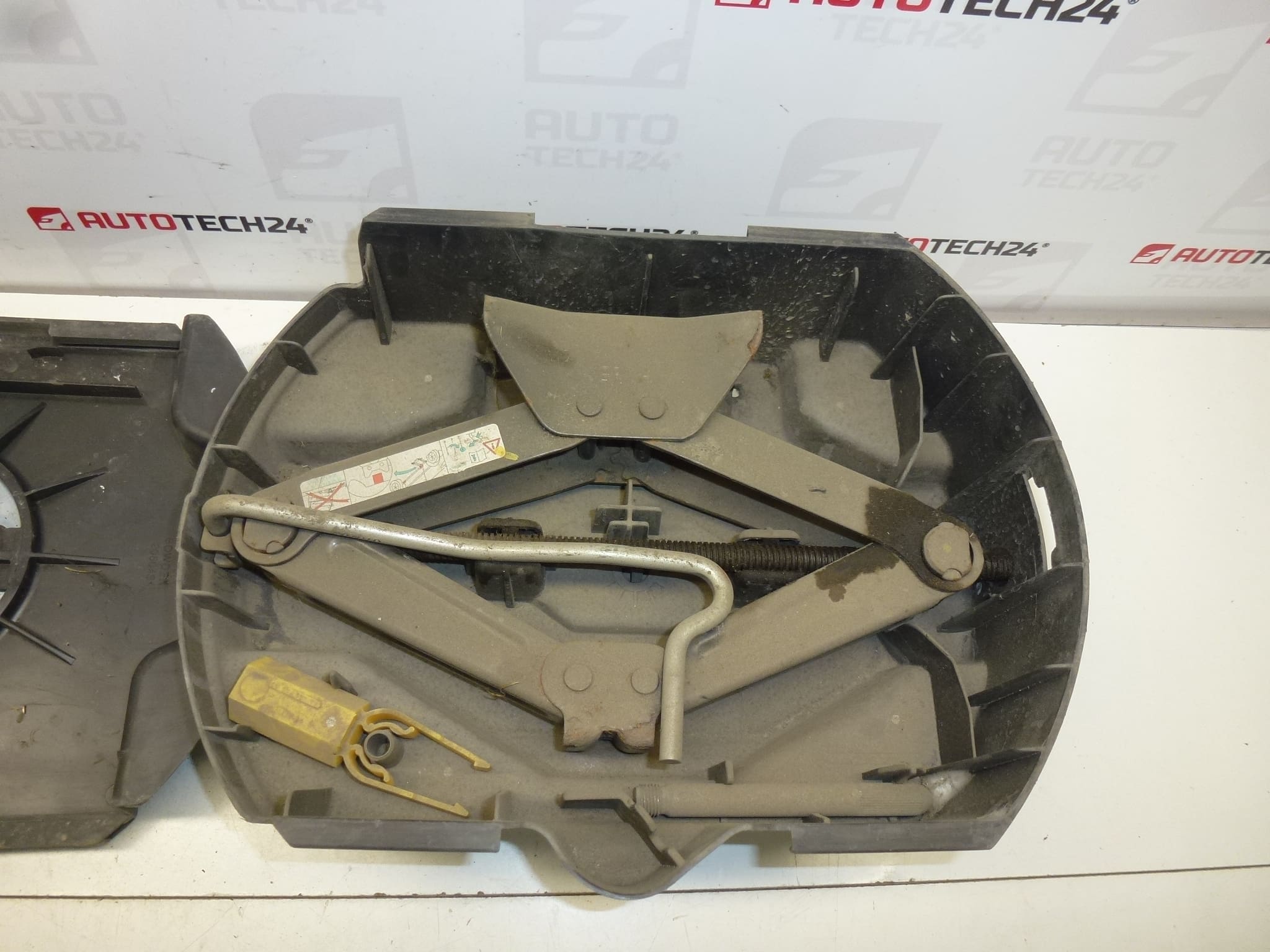 Dźwignia zapasowa Peugeot 308 674418 672594 637305 - obrazek 2