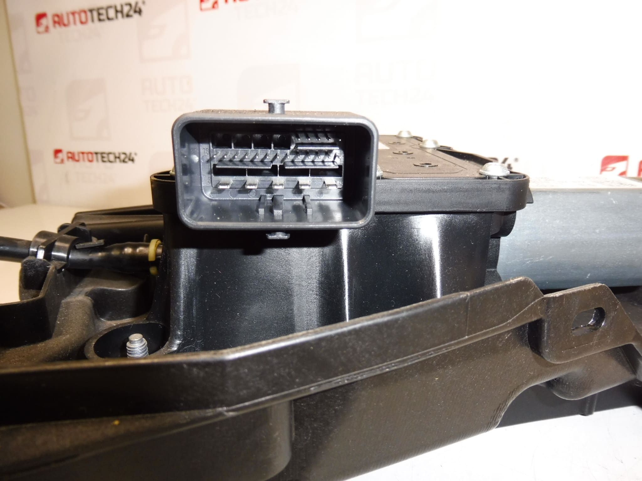 Elektroniczny hamulec ręczny Peugeot 3008 I 0204280099 9684898480 470209 - obrazek 2