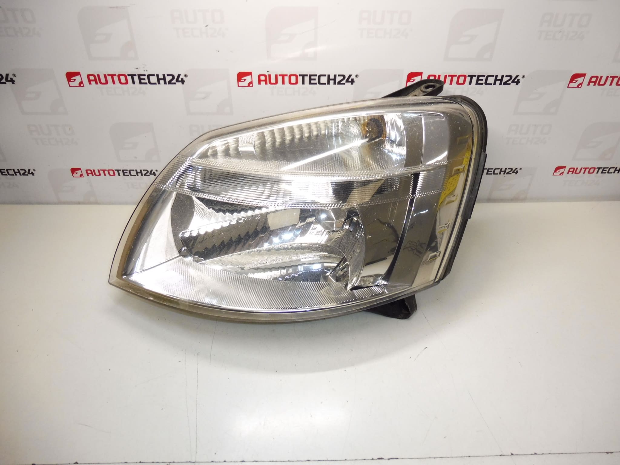 Lampka lewa lewa Citroën Berlingo Peugeot Partner 9644150980