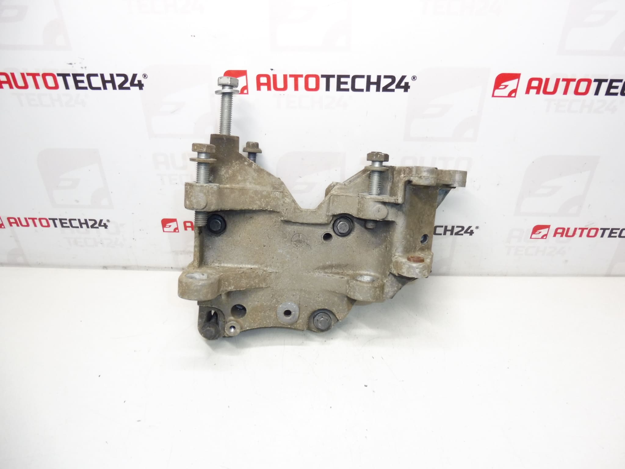 Uchwyt alternatora Citroën Peugeot 9649103280 5706J2
