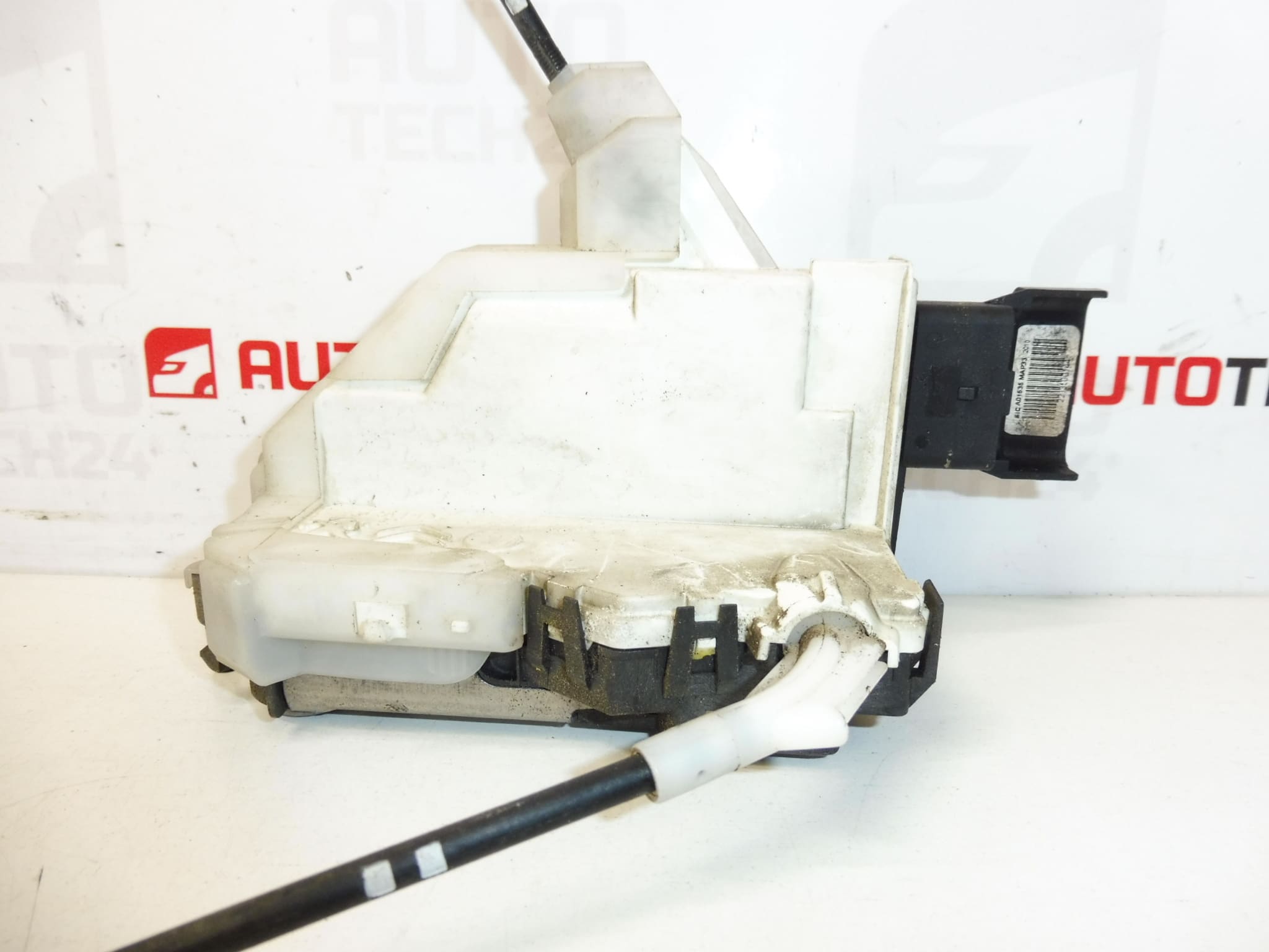 Zamek drzwi pasażera prawych przednich Peugeot 3008 5008 9800623080 9136GC - obrazek 2