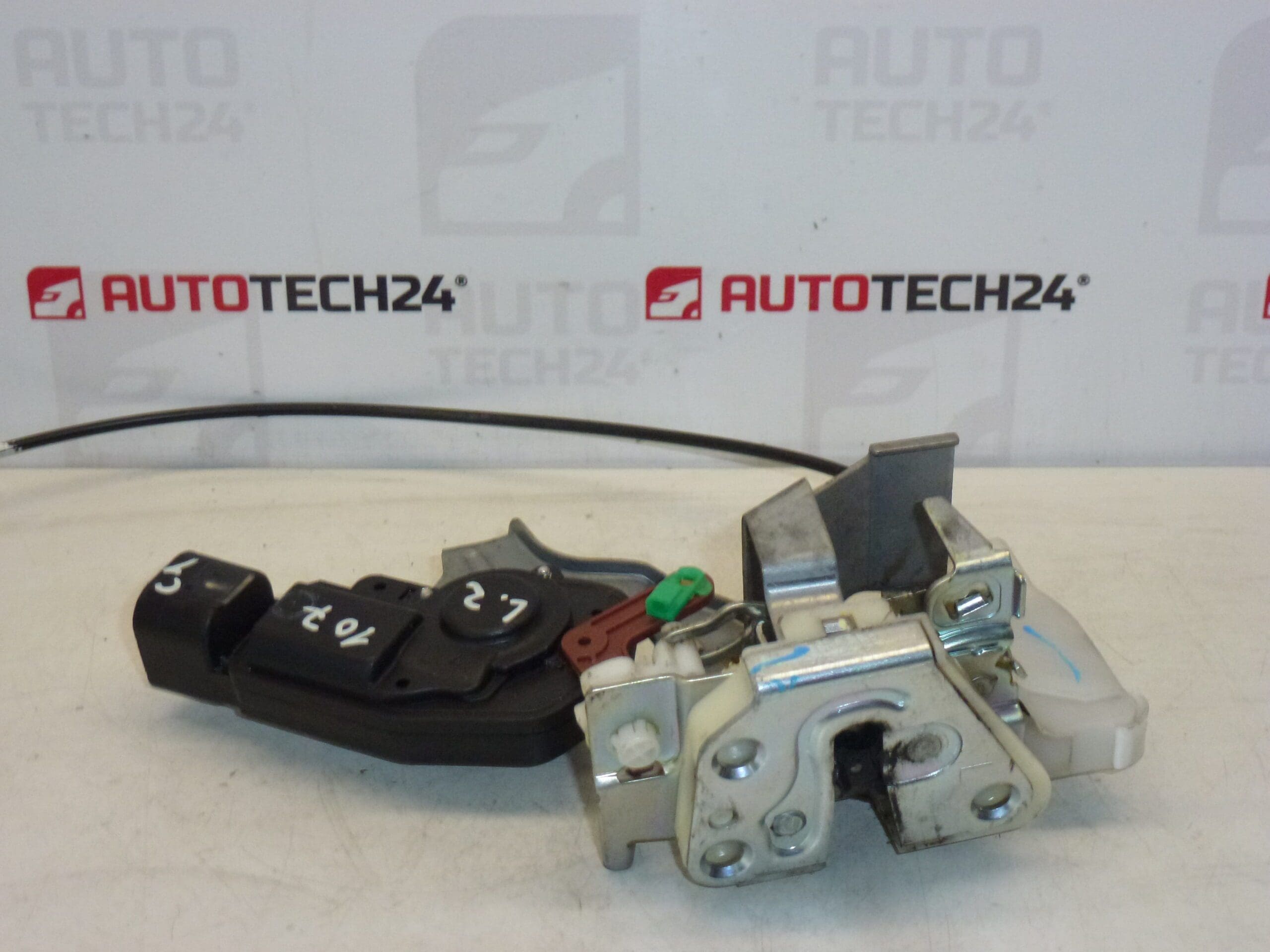 Zamek drzwi tylnych lewych Citroën C1 Peugeot 107 9137F4 - obrazek 2