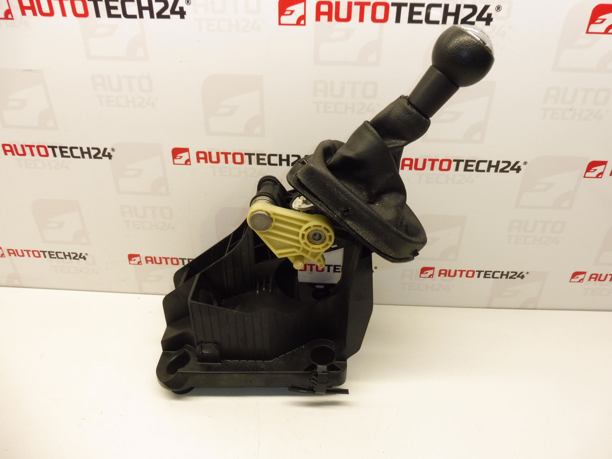 Dźwignia zmiany biegów Peugeot 308 9672042980 2400KK