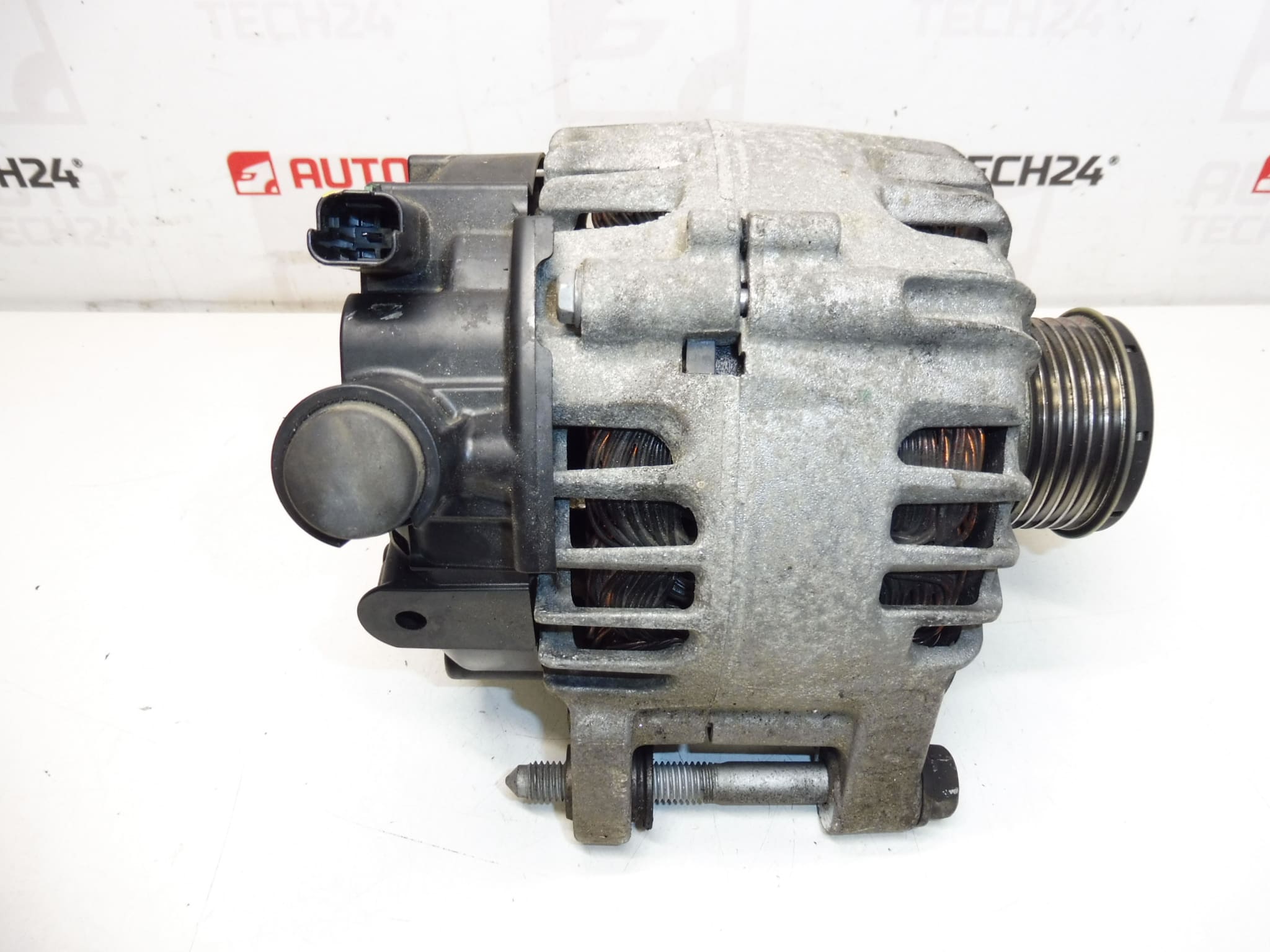 Alternator Valeo FG15T168 Citroën Peugeot 9826573480 - obrazek 2