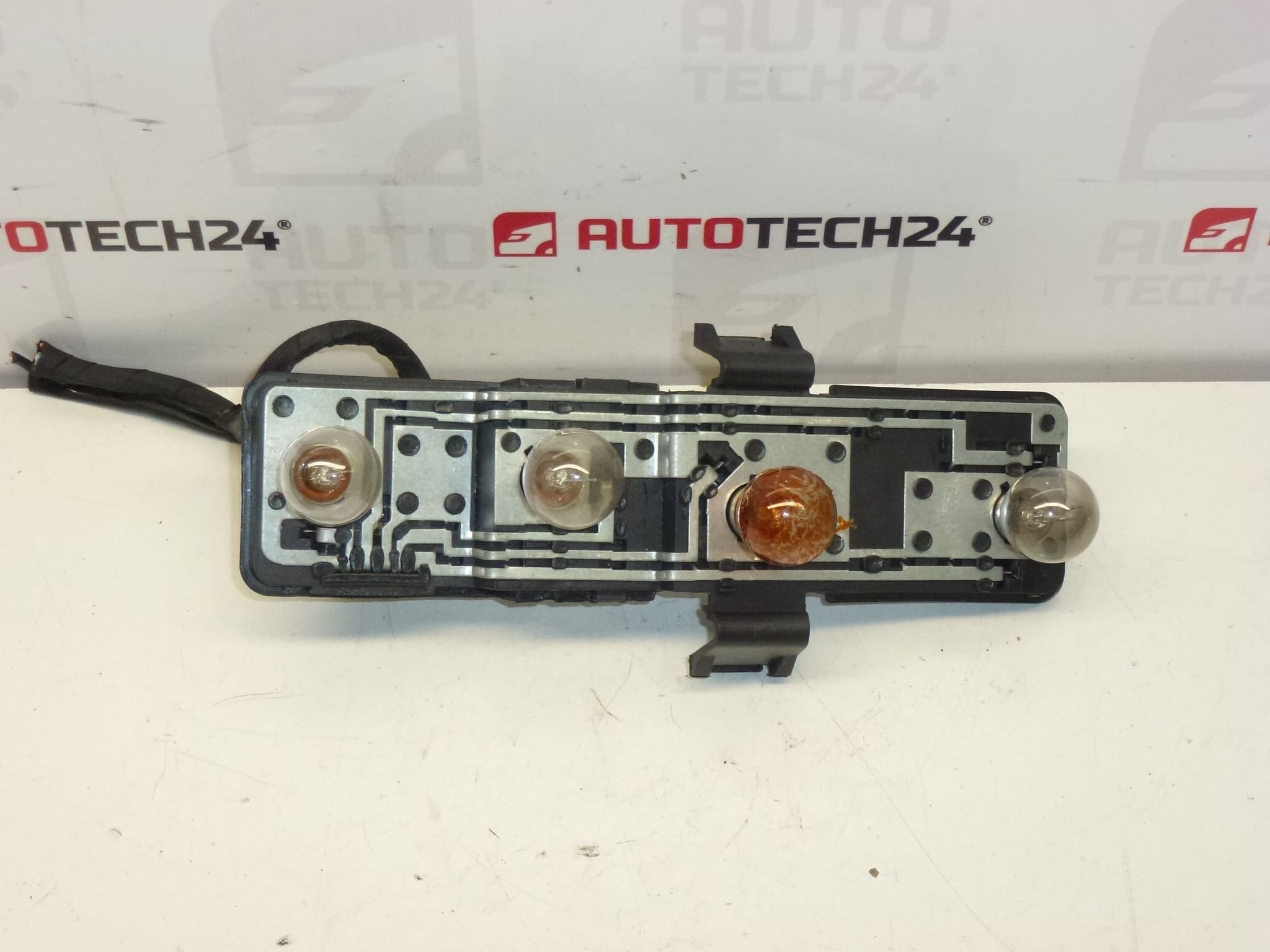 Gniazdo żarówki z kablem lampy tylnej lewej Citroën Xsara Picasso 6350N0 6350T2