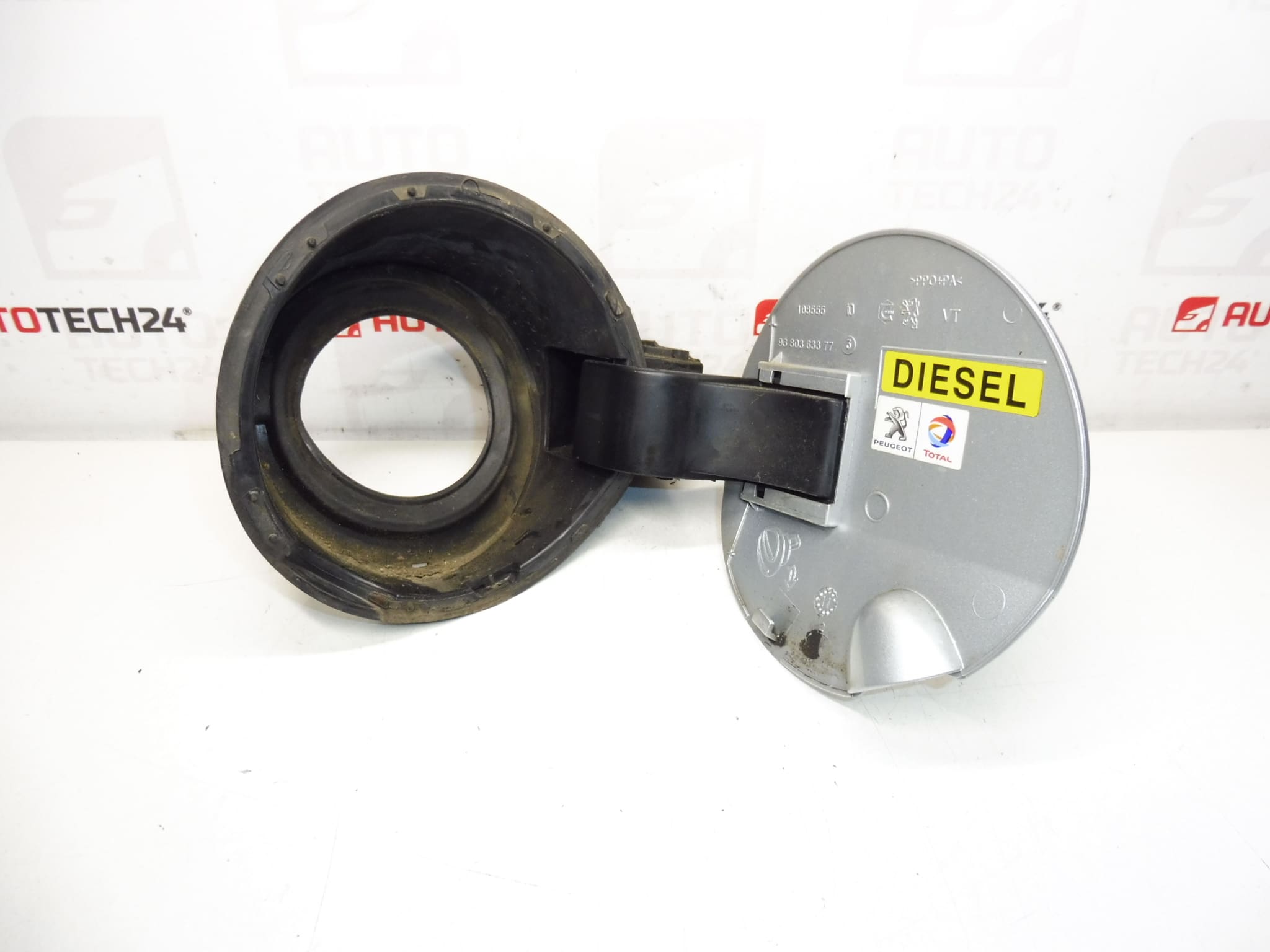 Pokrywa zbiornika paliwa Peugeot 308 EZRC 1517F4 151899 - obrazek 2