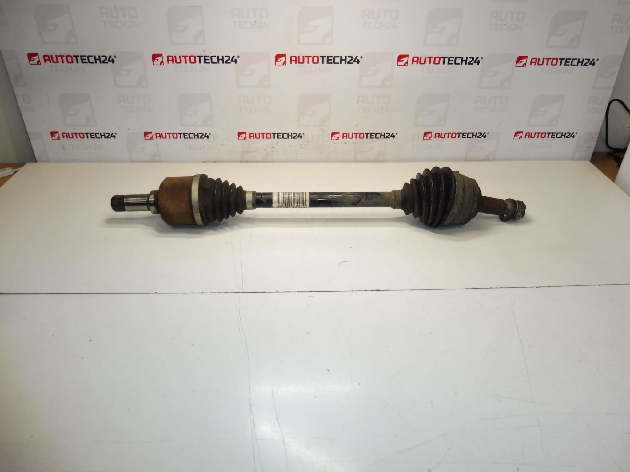 Półoś lewa Citroën Peugeot 9809149380 1611621080