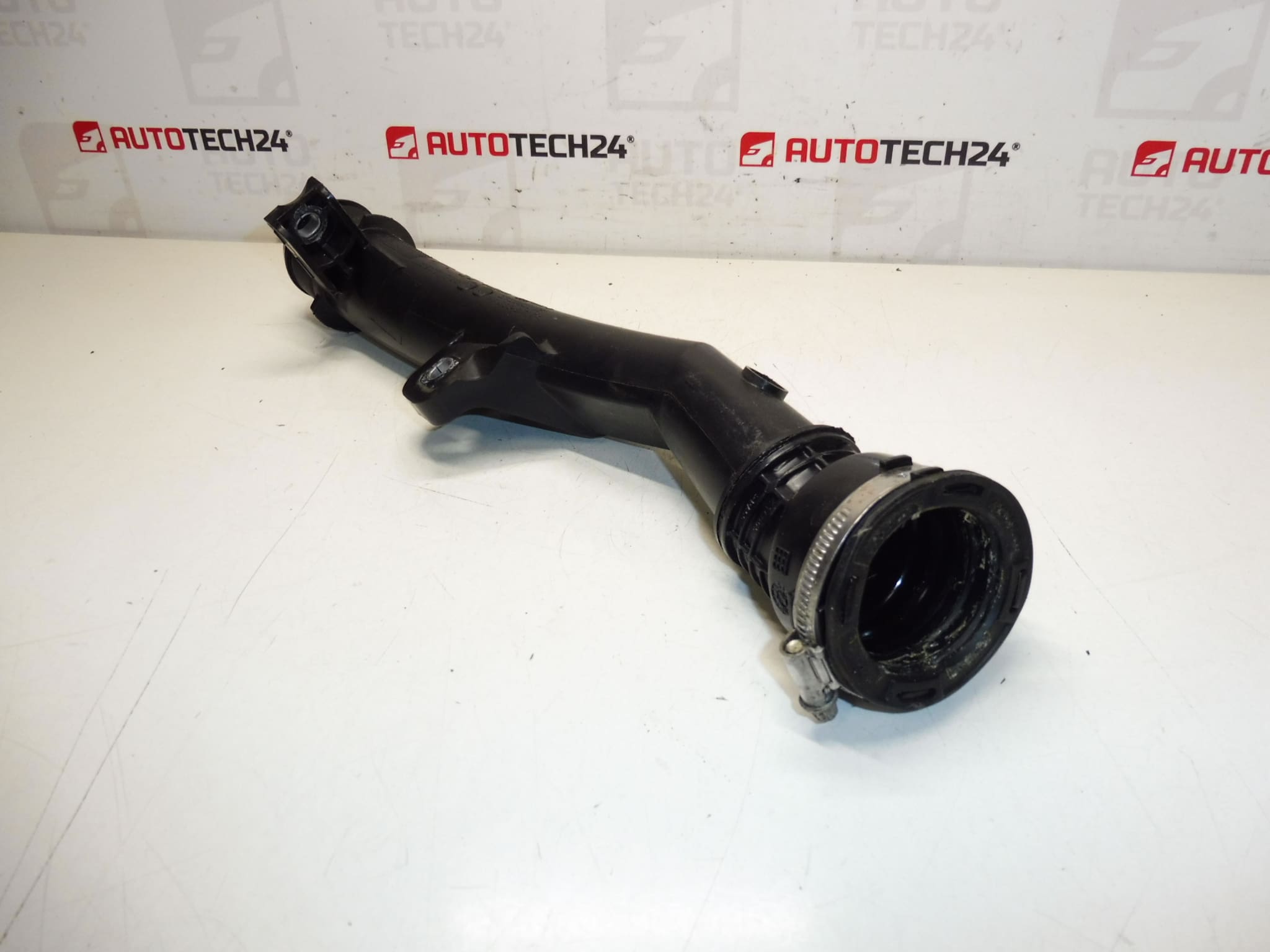 Przyłącze powietrza 1.5 HDI Citroën Peugeot 9831710780 - obrazek 2