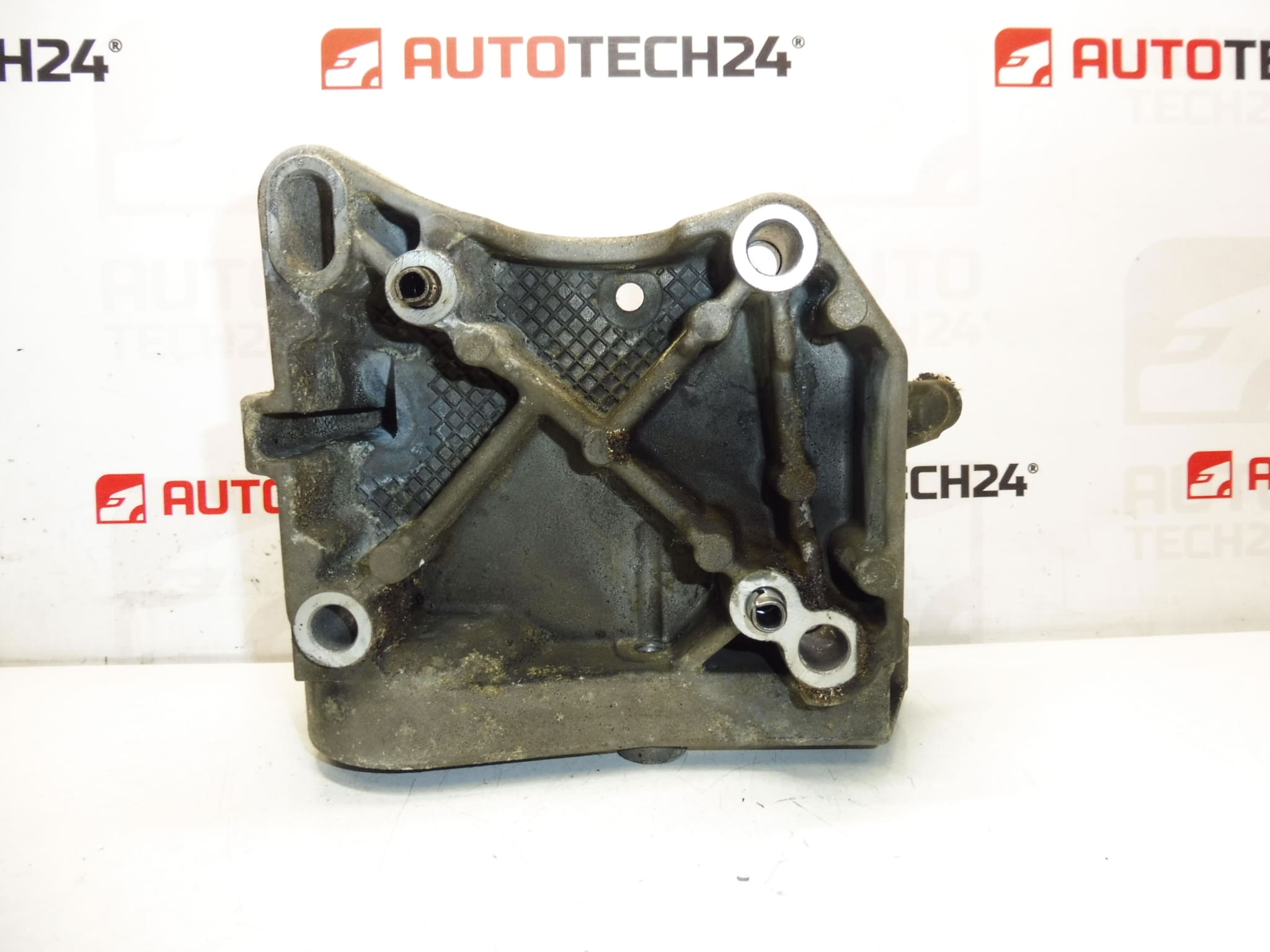 Uchwyt alternatora Citroën Peugeot 9659649080 5706F8 5706L8 - obrazek 2