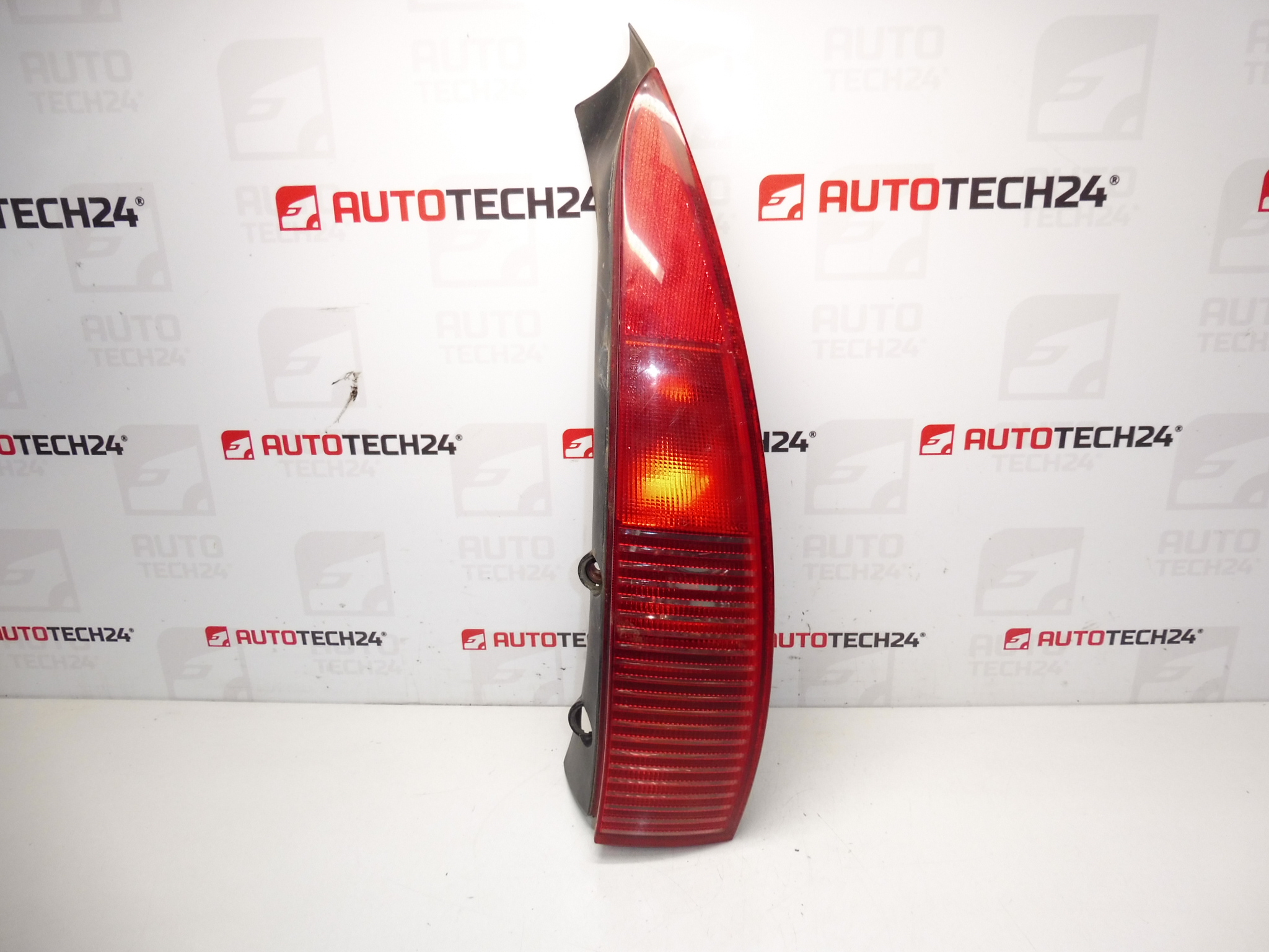 Lampa tylna dolna lewa Citroën C5 I i II Kombi 9637356580 6350P7