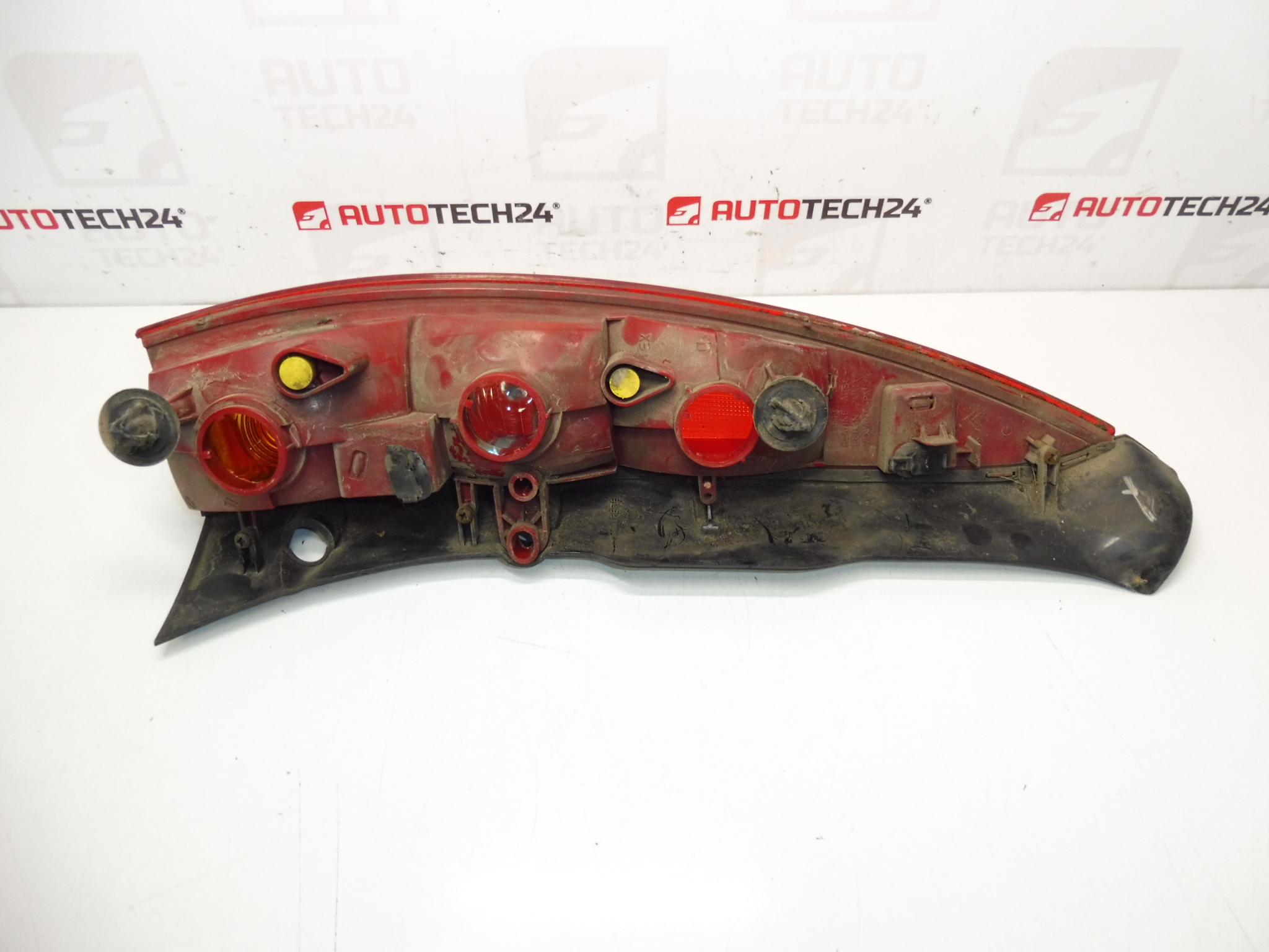 Lampa tylna dolna lewa Citroën C5 I i II Kombi 9637356580 6350P7