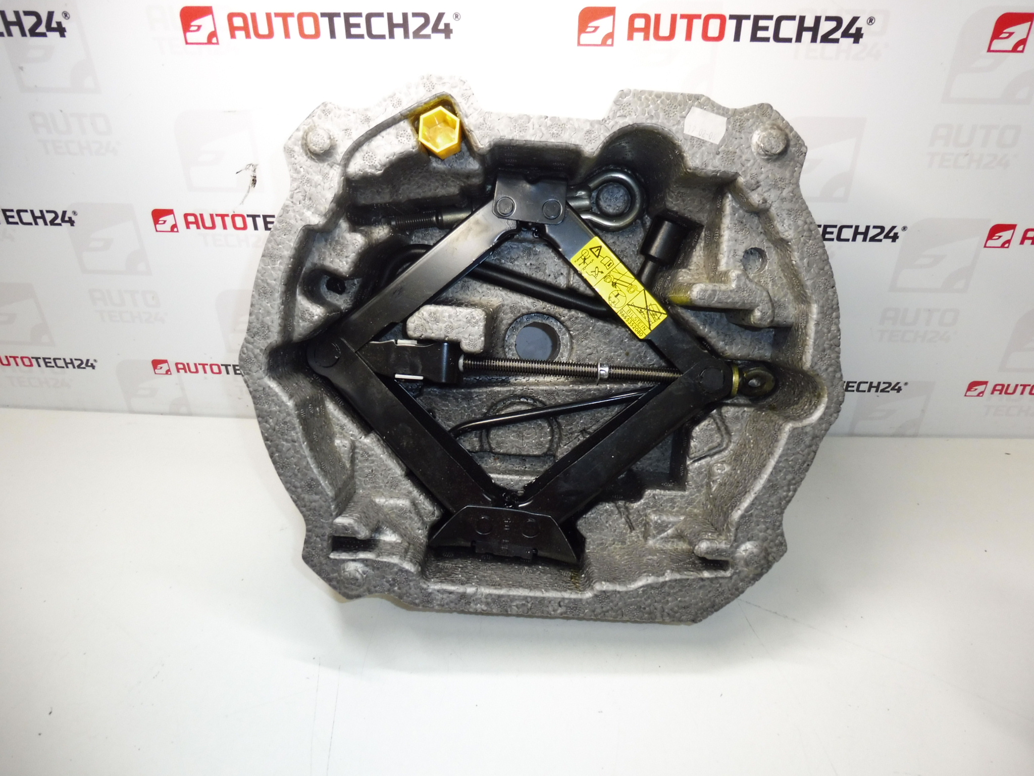 Narzędzie do dźwigni, klucz do kół, ucho holownicze Citroën C5 II 672599 6736C1 674414