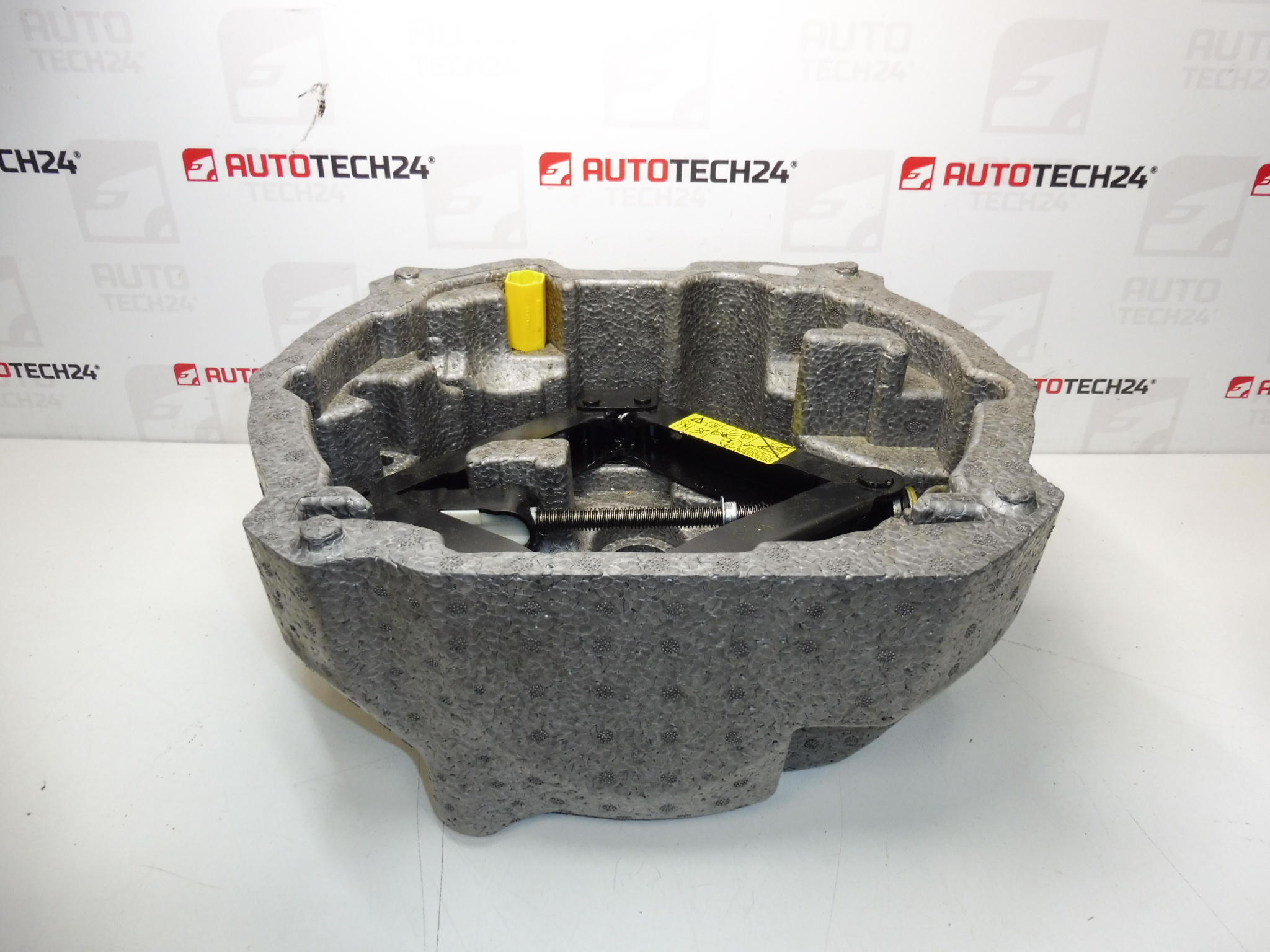 Narzędzie do dźwigni, klucz do kół, ucho holownicze Citroën C5 II 672599 6736C1 674414