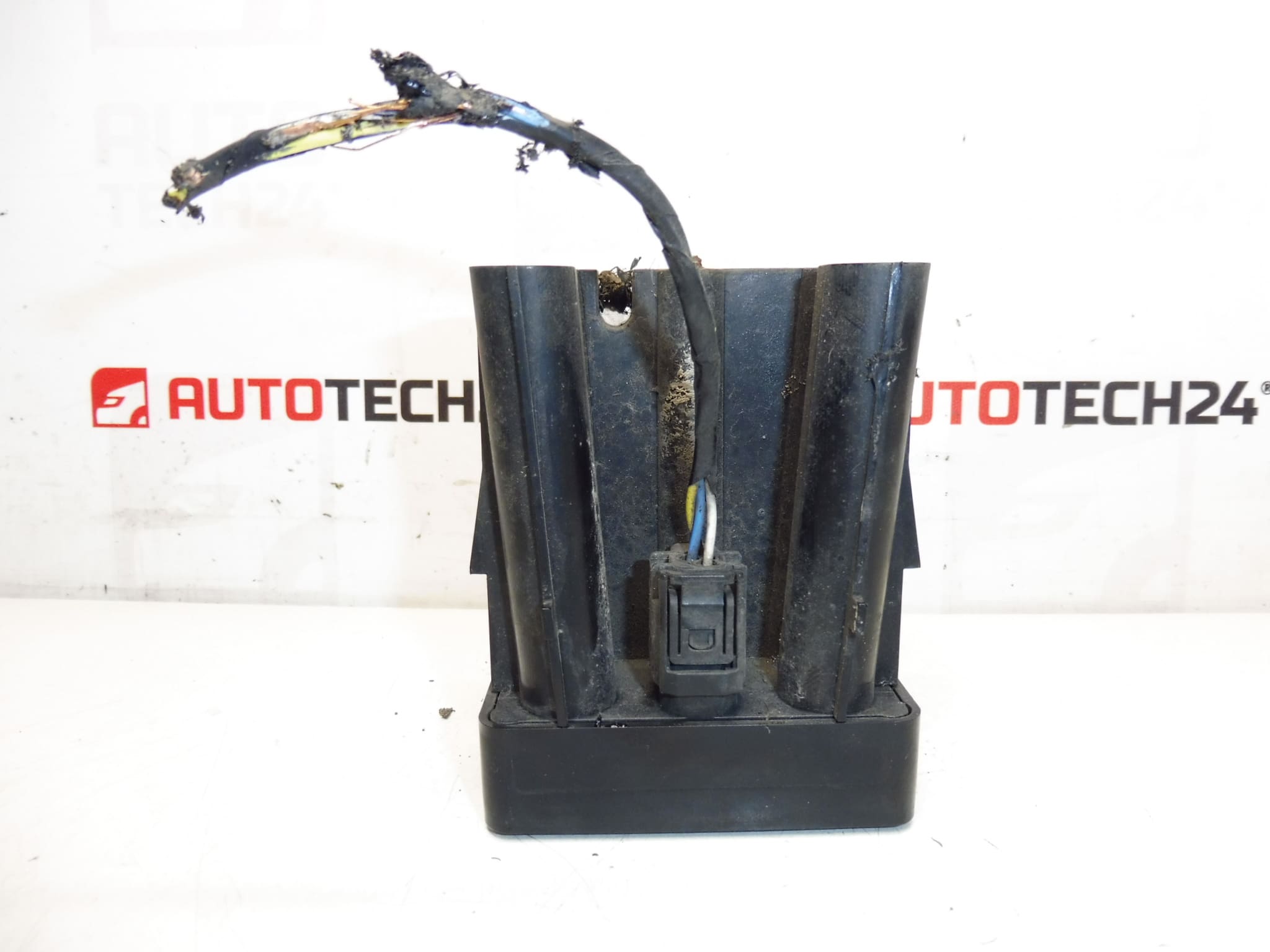 Czujnik AFIL 4 Citroën Peugeot 9659847480 6590W1 - obrazek 2