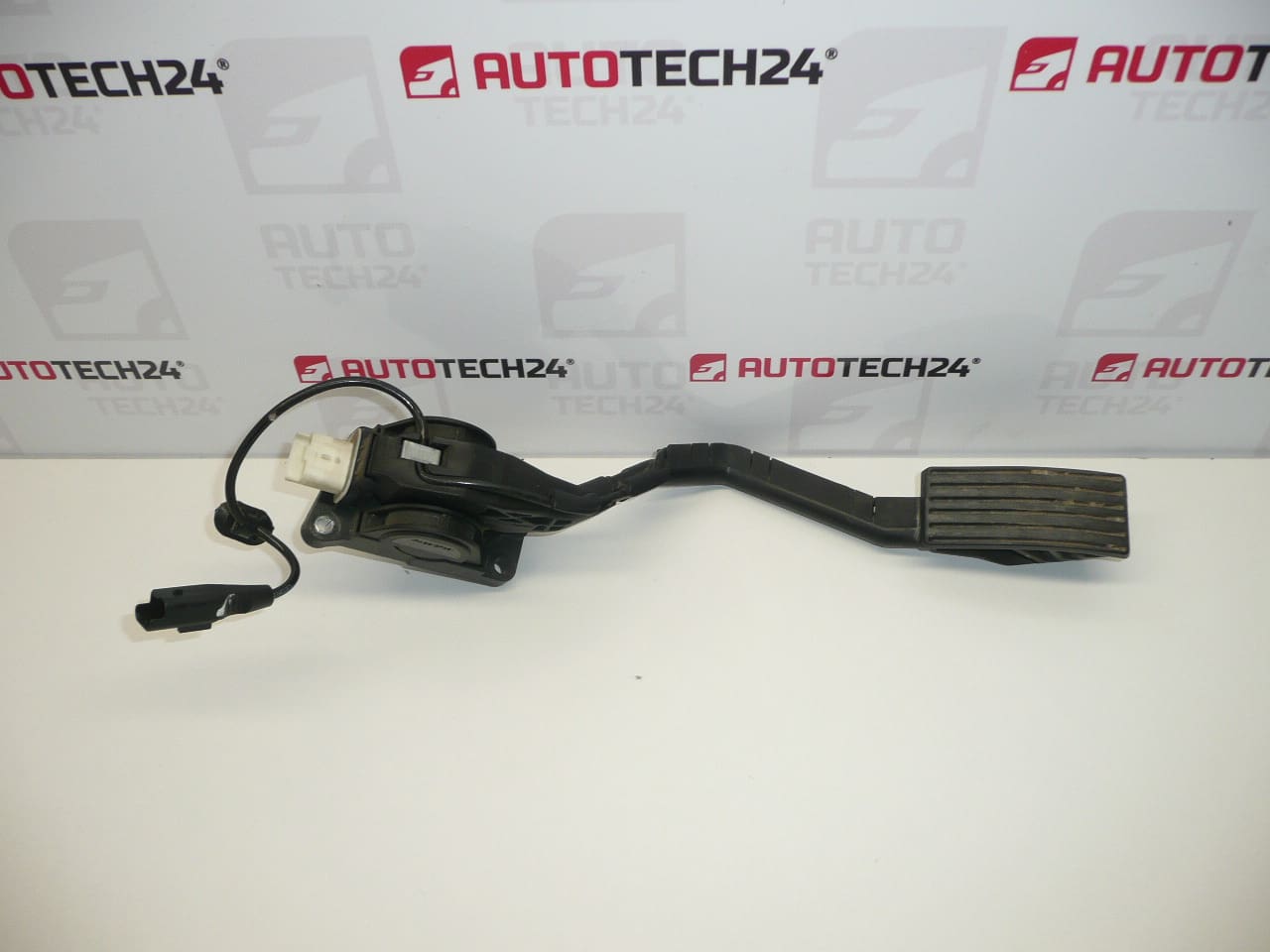 Pedał gazu Citroën Peugeot Bosch 1601Q4