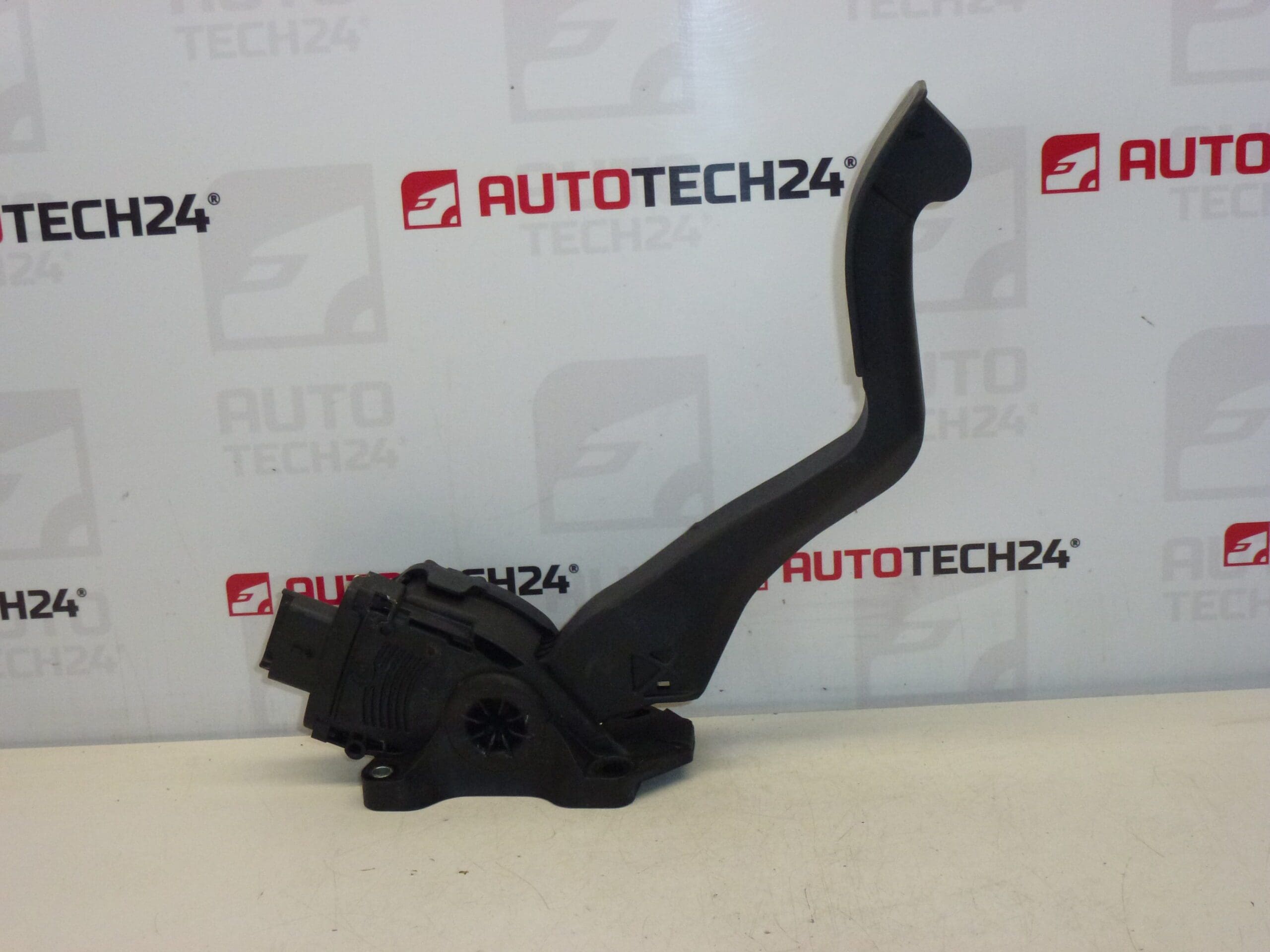 Pedał przyspieszenia HELLA 9681844080 1601Z6