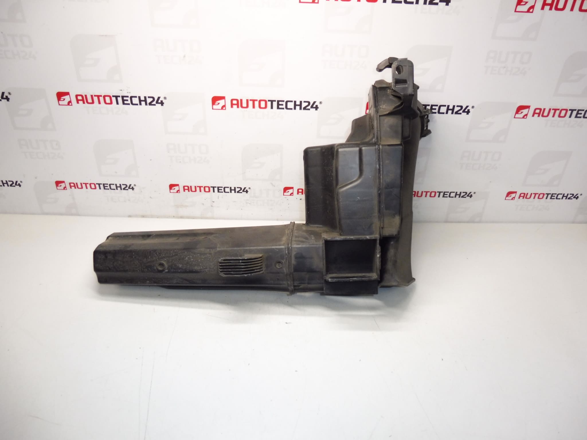 Rezonator dolotu powietrza 1.4 VTI 70 kW 8FS Citroën Peugeot 9683339380 1436Q7