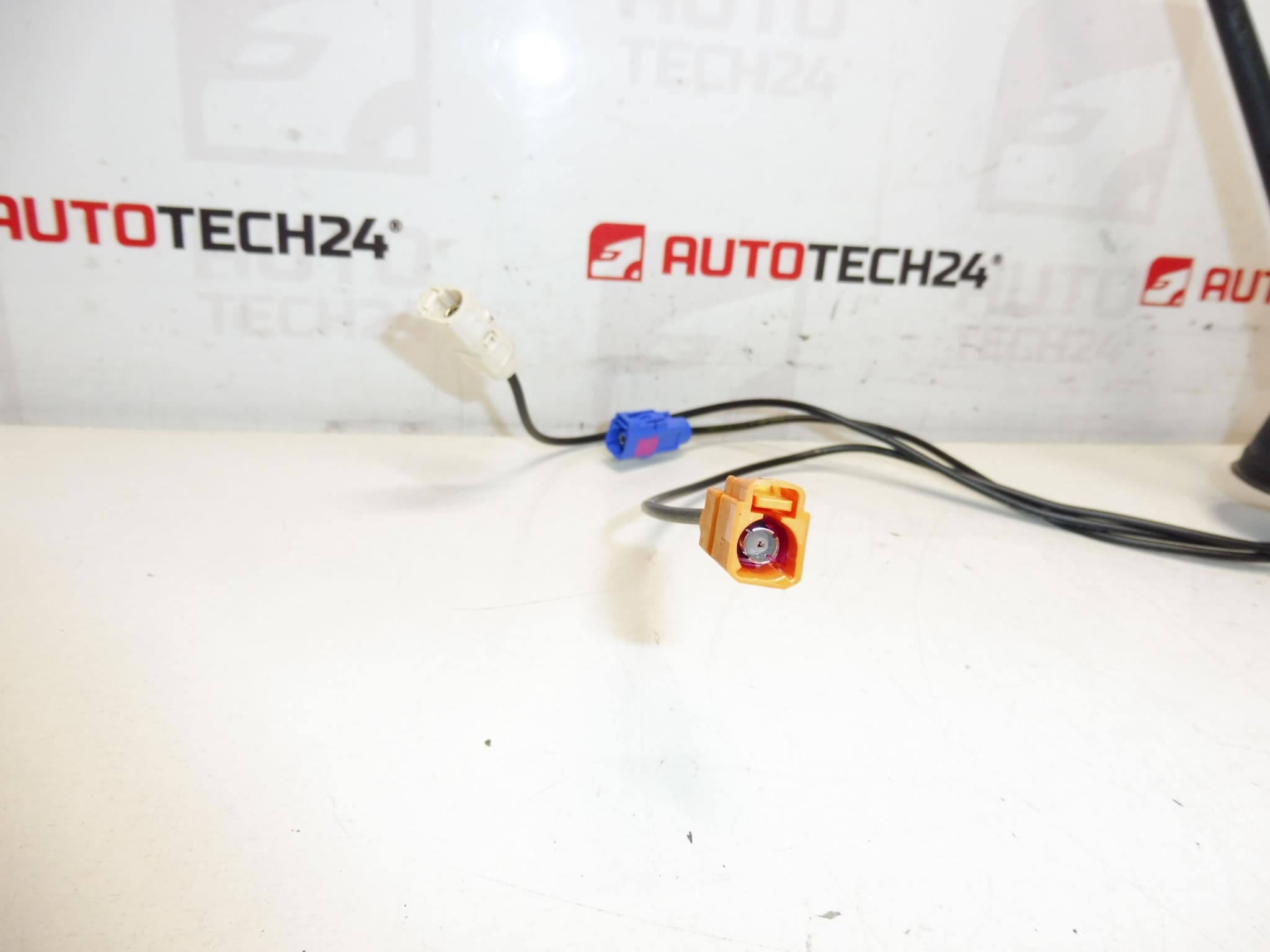 Antena z drążkiem GPS Citroën Peugeot 9819669580 9806305680 - obrazek 2