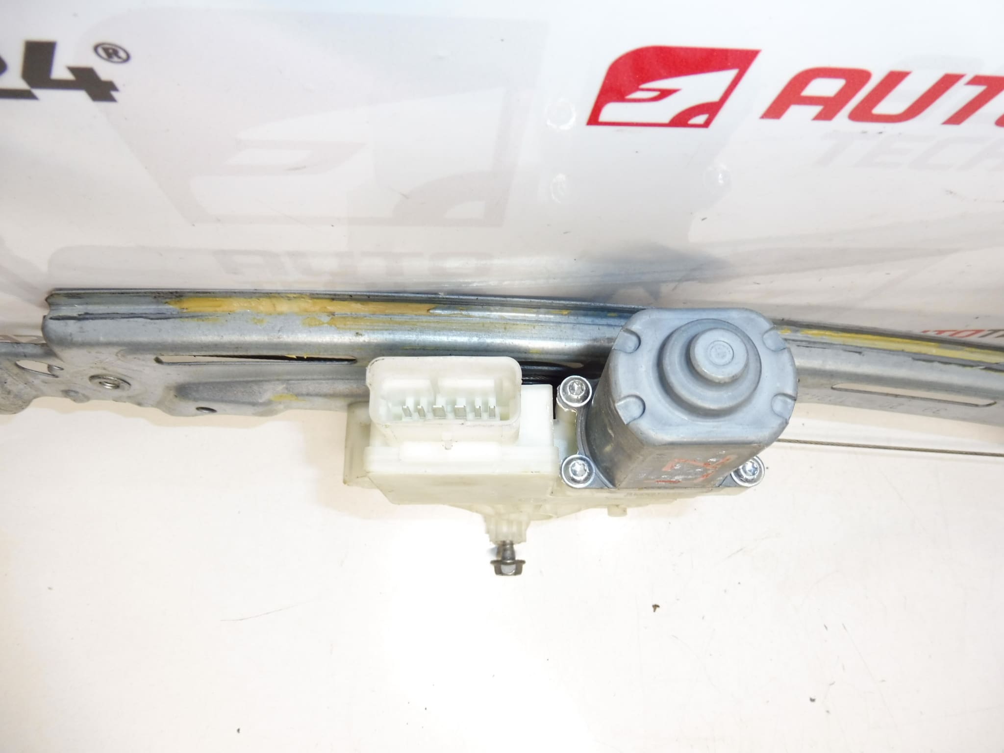 Mechanizm ściągania szyby tylnej Peugeot 308 T9 9800273480 - obrazek 2