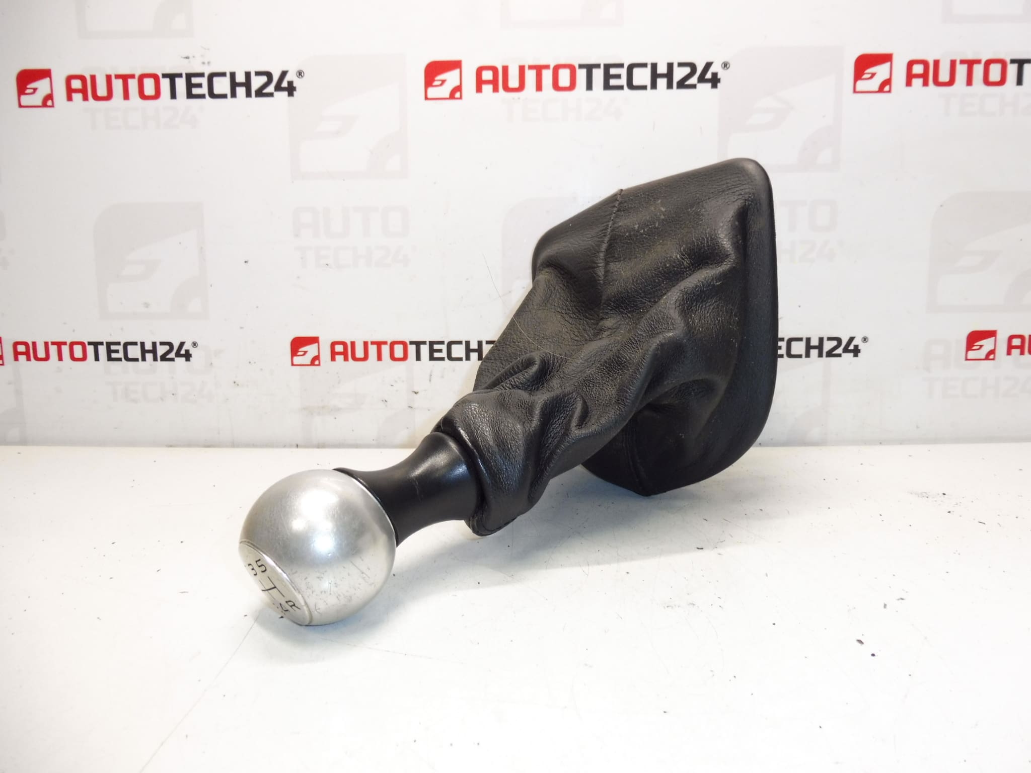 Głowica dźwigni zmiany biegów Citroën Peugeot 2403CY 7588VR