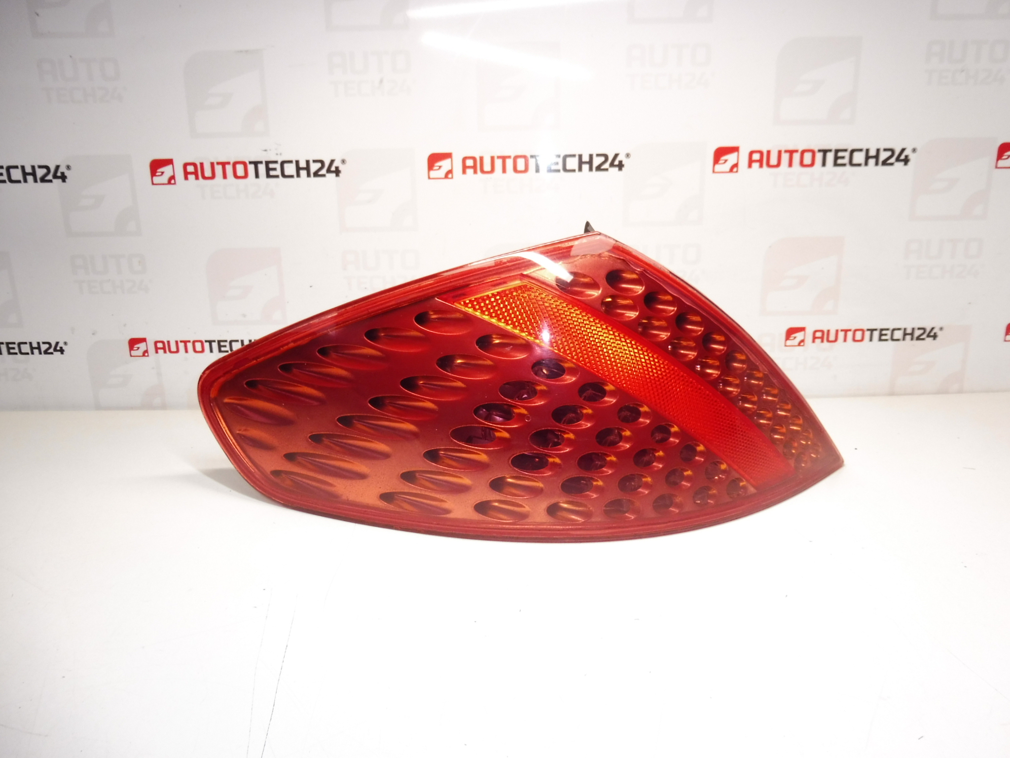 Tylna lewa lampa Peugeot 307 CC 714025600761 6350S3 6350X4