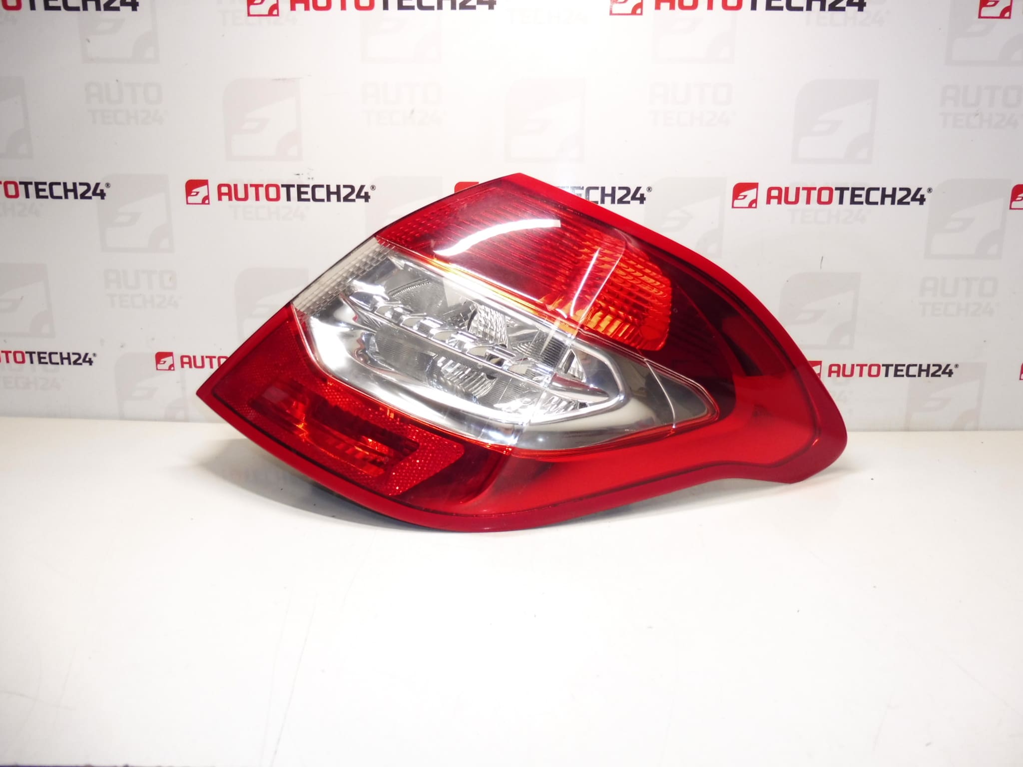 Lampa tylna prawa tylna Citroën C4 II 9687311980